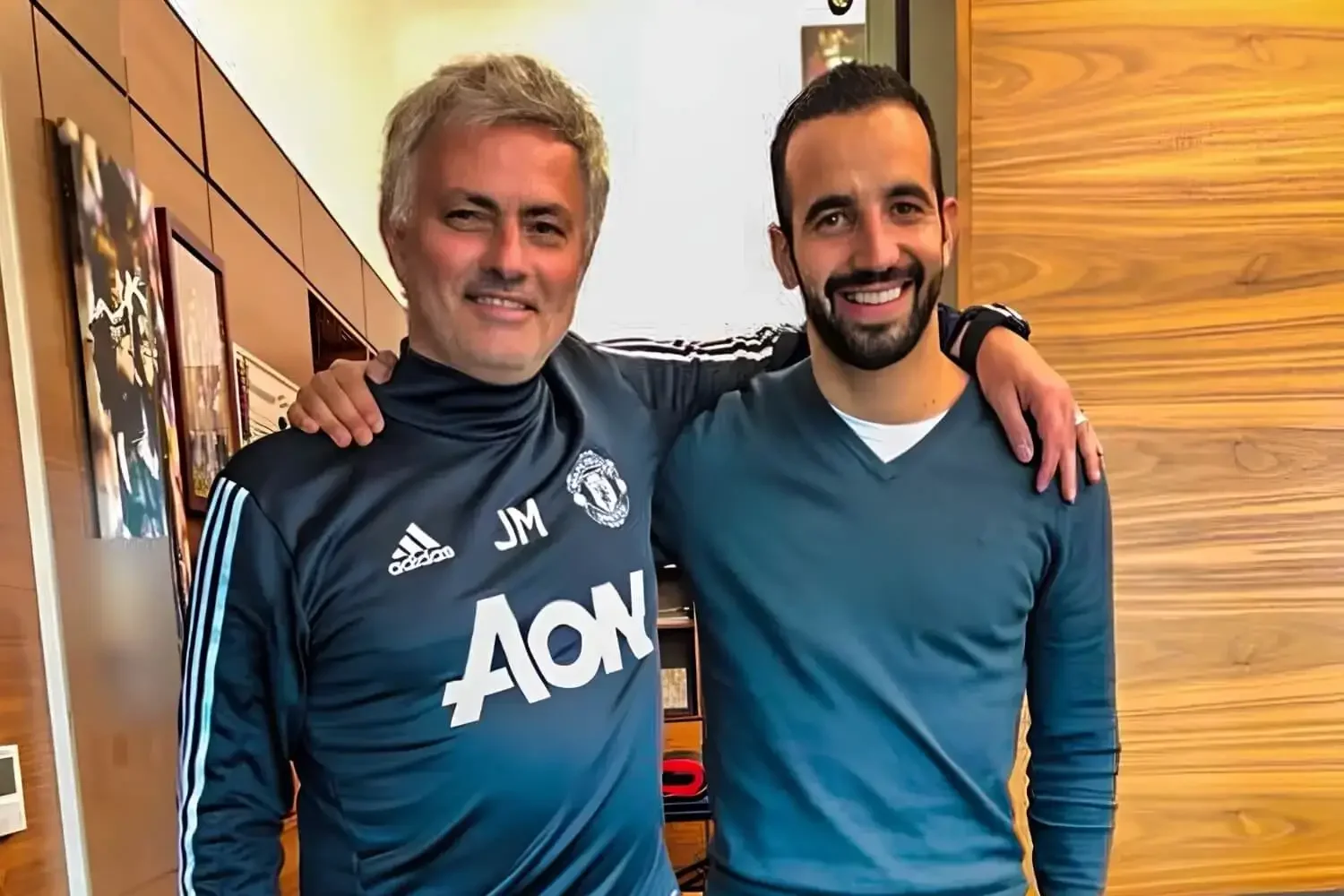 Rúben Amorim e Jose Mourinho abbracciati