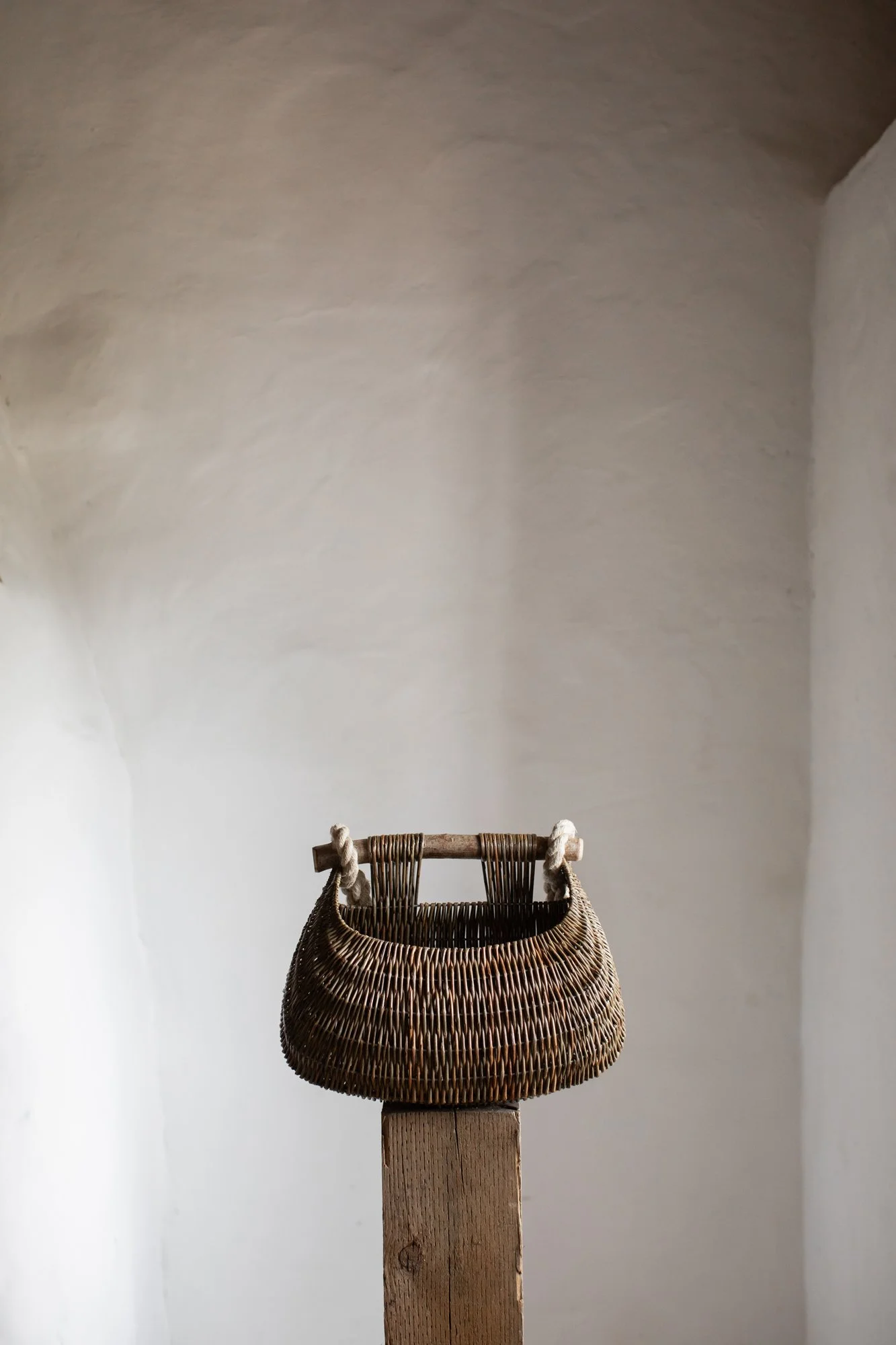 Guernsey-Willow-Baskets_ponier-a-cou-on-wood-block.jpg