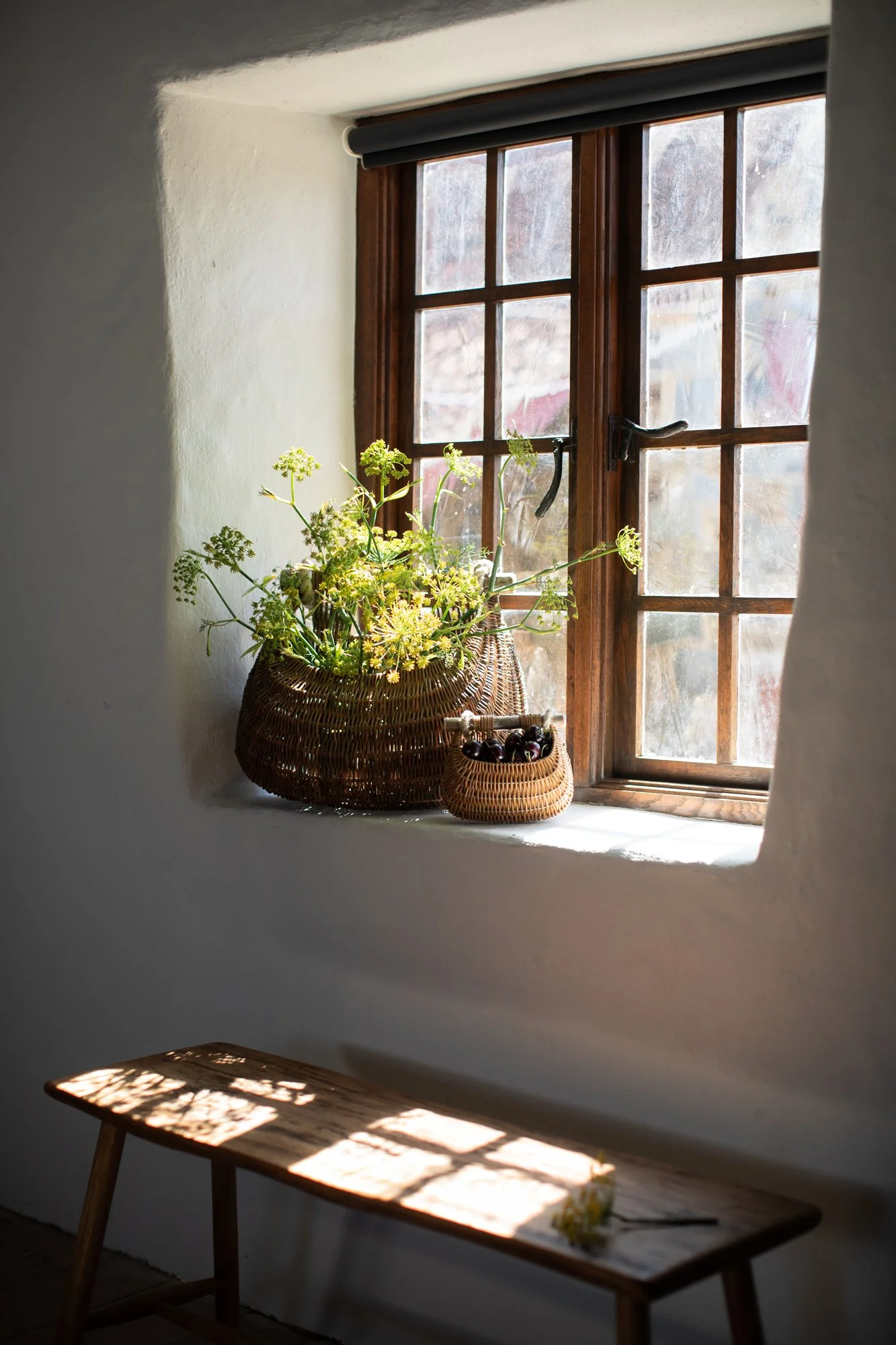 Guernsey-Willow-Baskets_window-baskets-bench.jpg