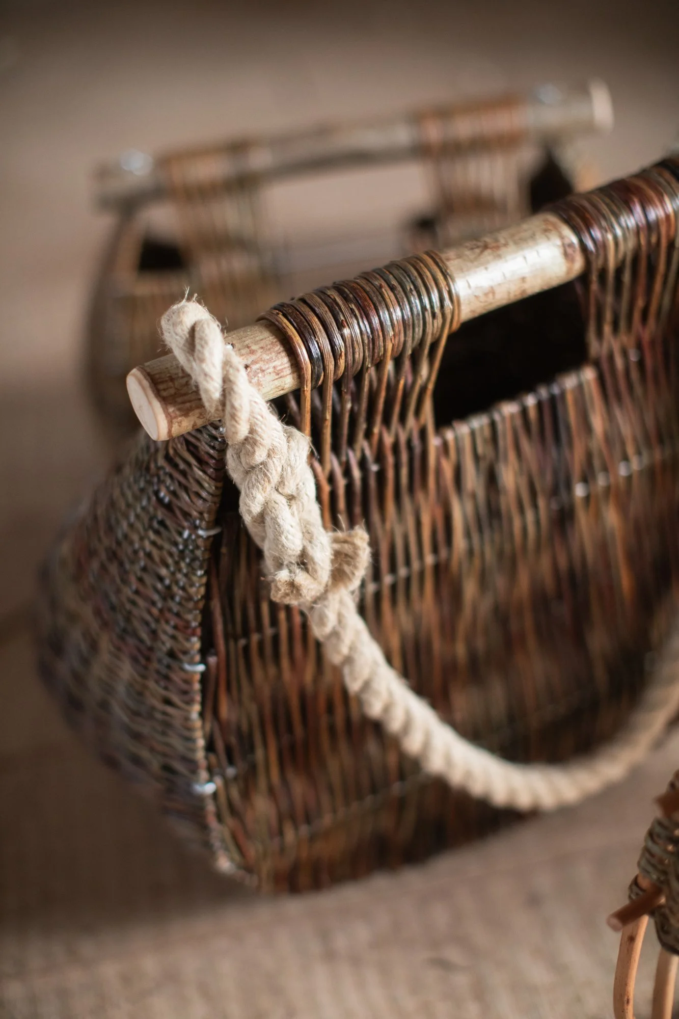 Guernsey-Willow-Baskets_ponier a cou_back.jpg