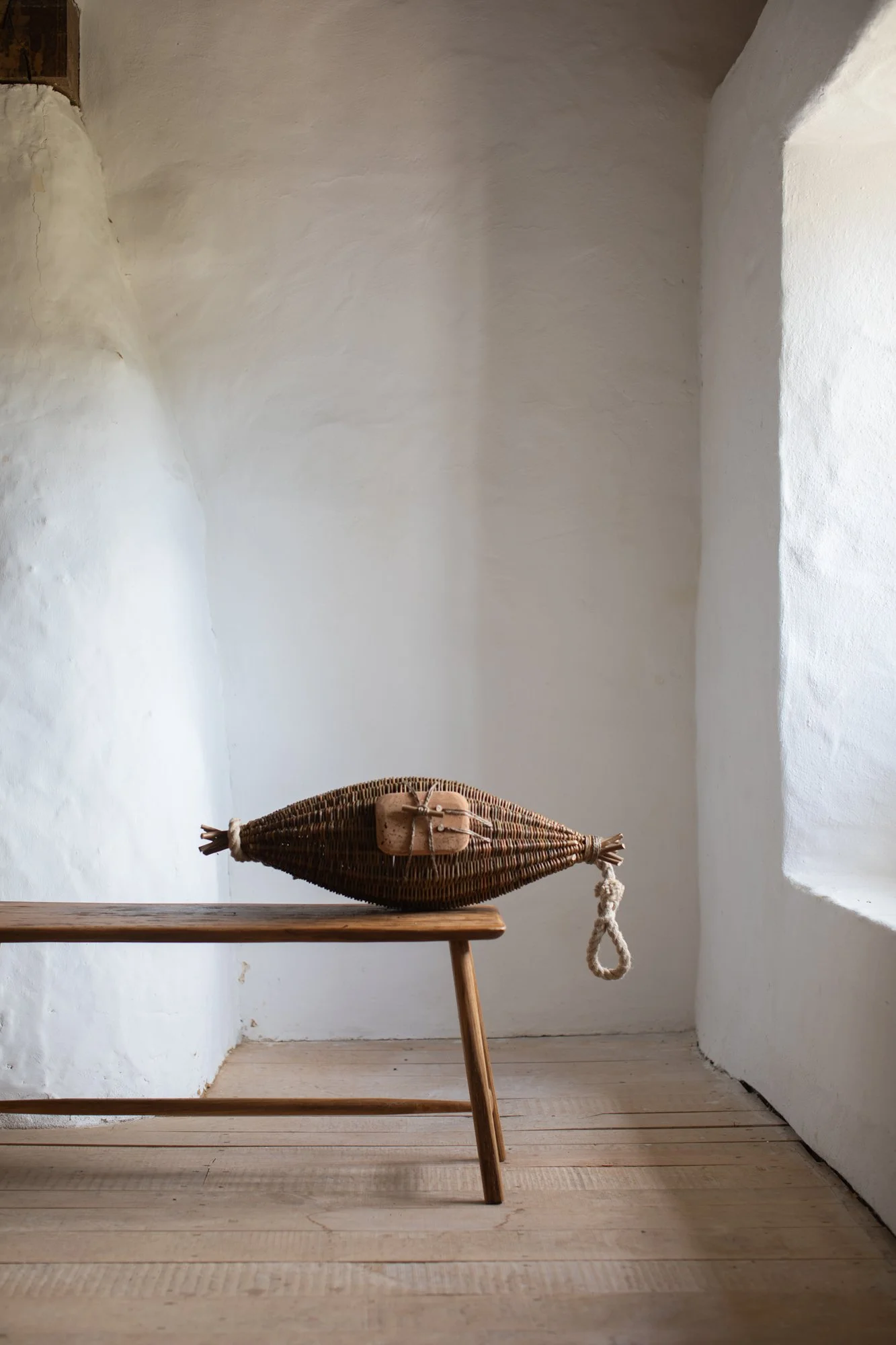 Guernsey-Willow-Baskets_courge-on-bench.jpg
