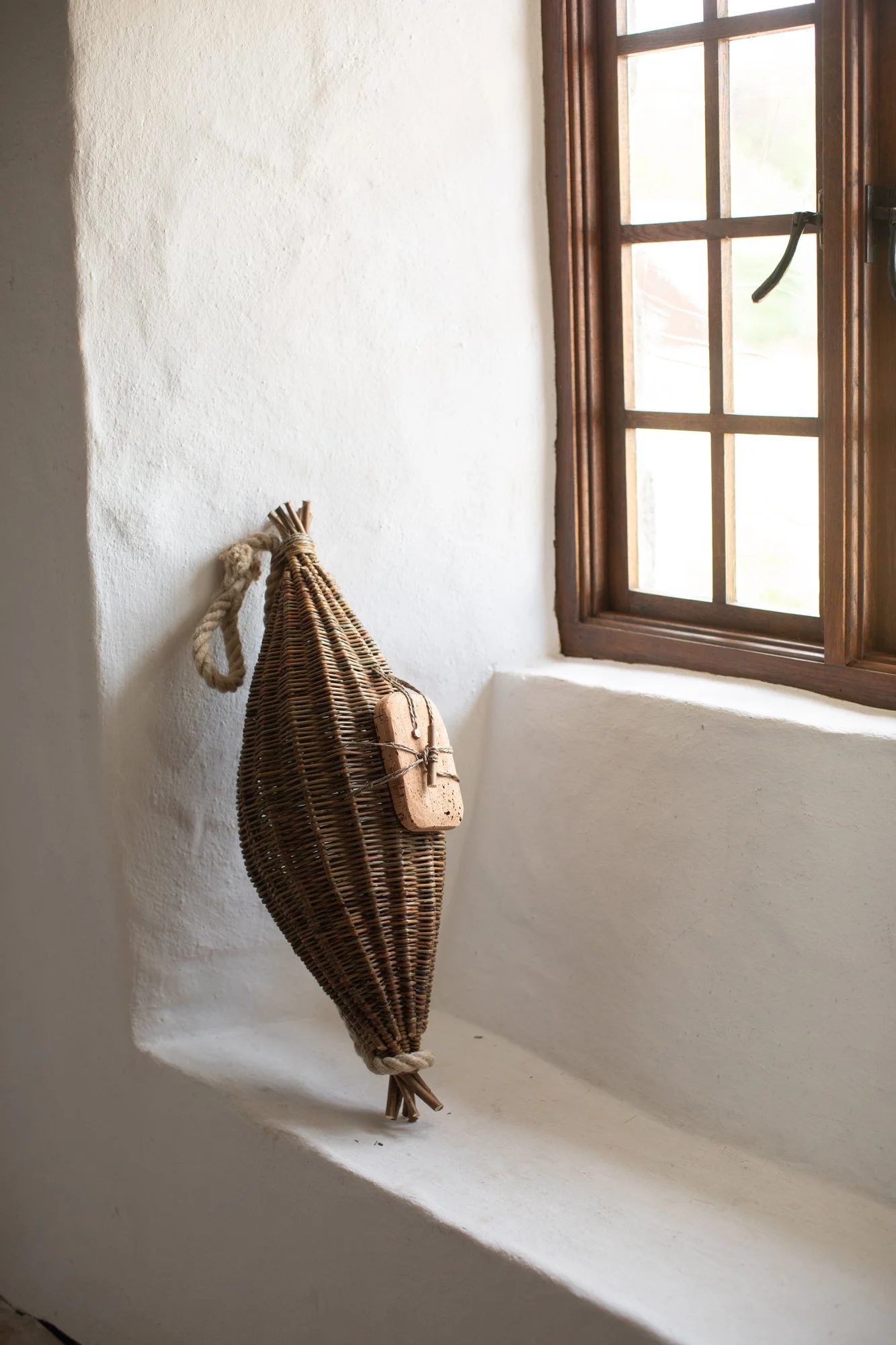 Guernsey-Willow-Baskets_courge-in-window.jpg