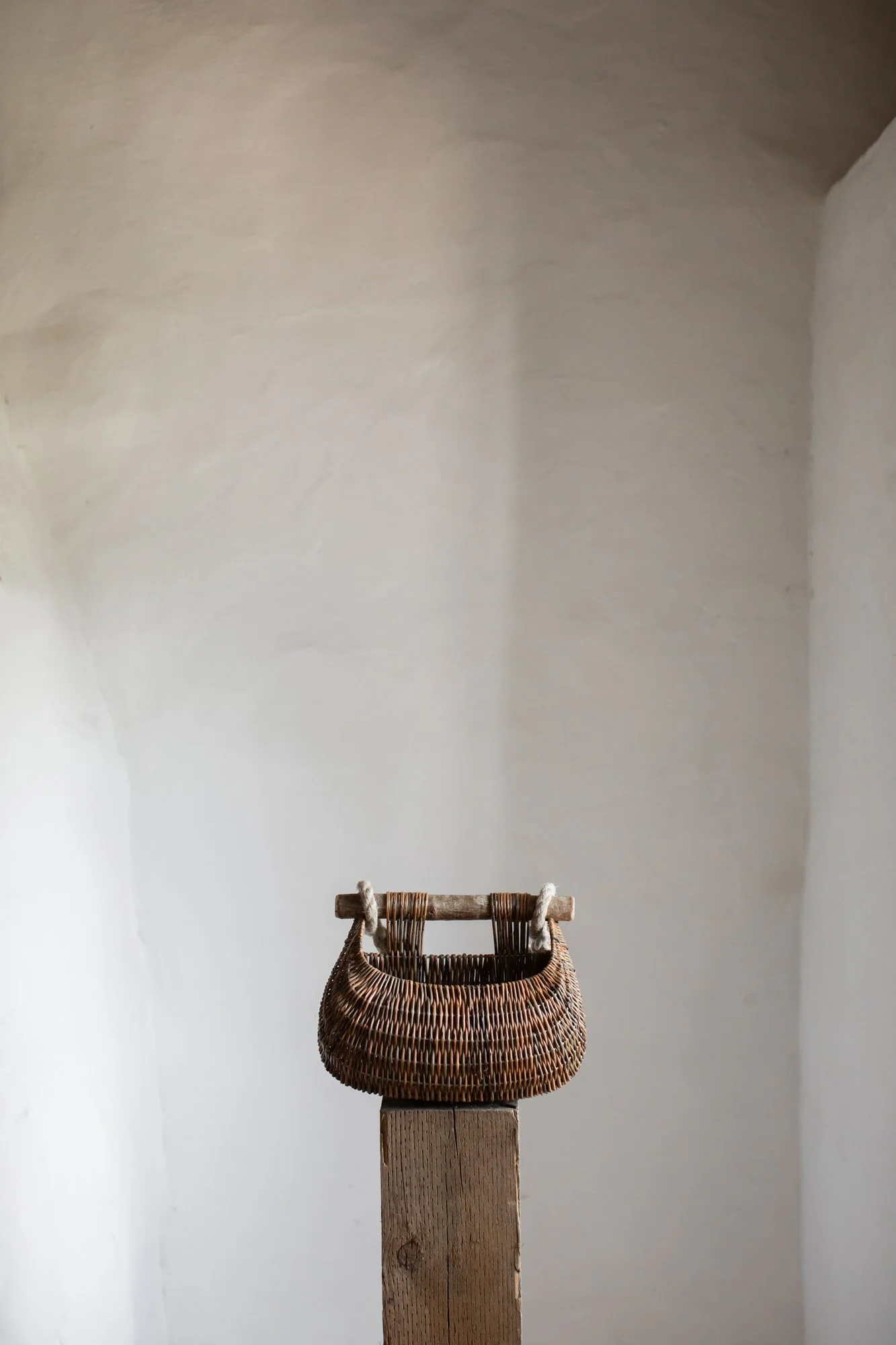 Guernsey-Willow-Baskets_ponier-a-cou-on-block.jpg