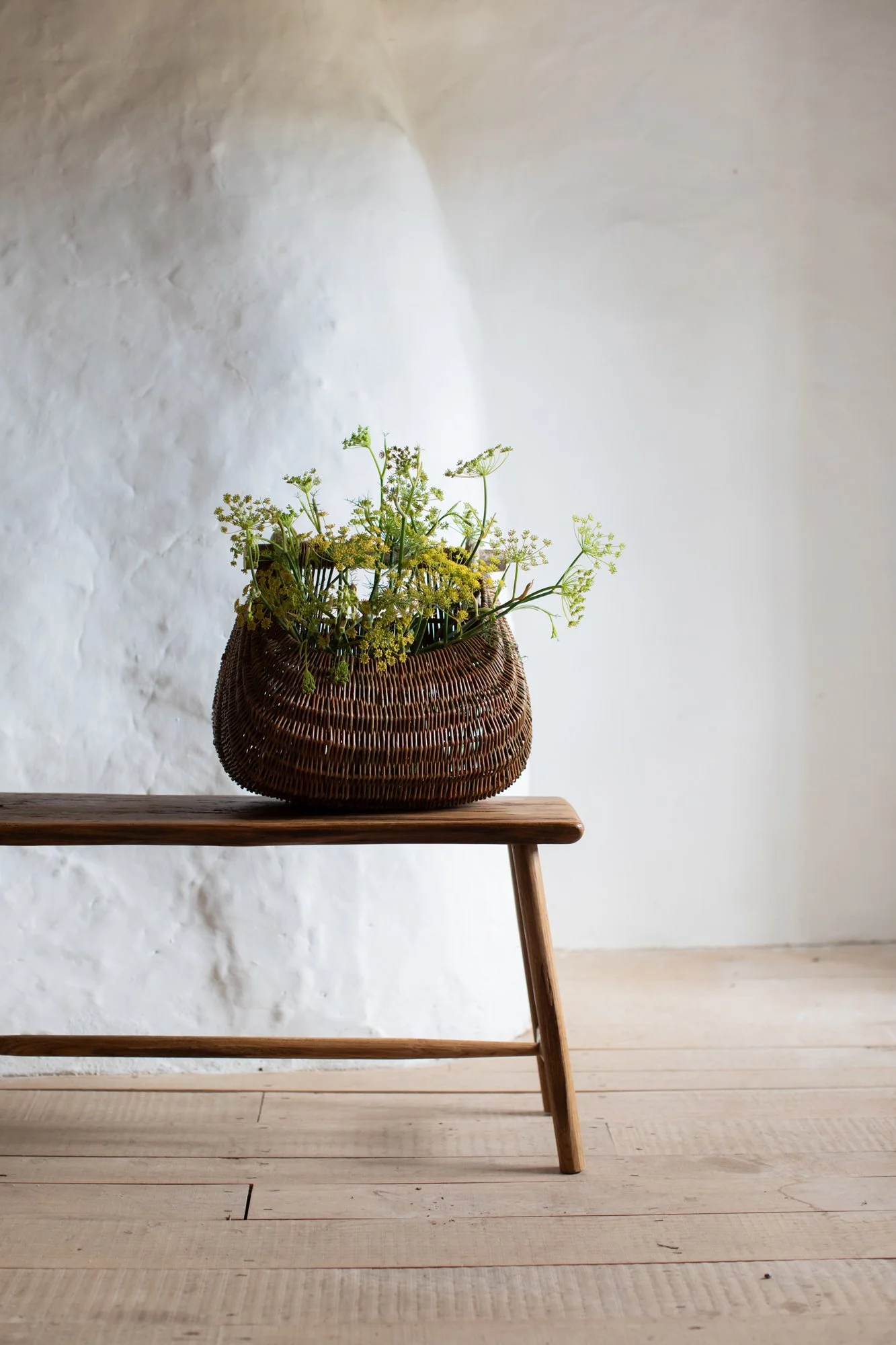 Guernsey-Willow-Baskets_Viaer-ponier-a-cou-fennel.jpg