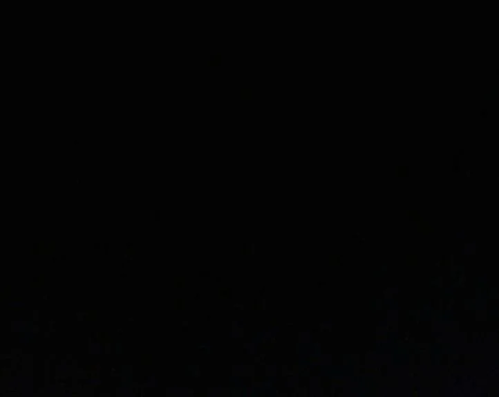 Imagen completamente negra sin detalles visibles.