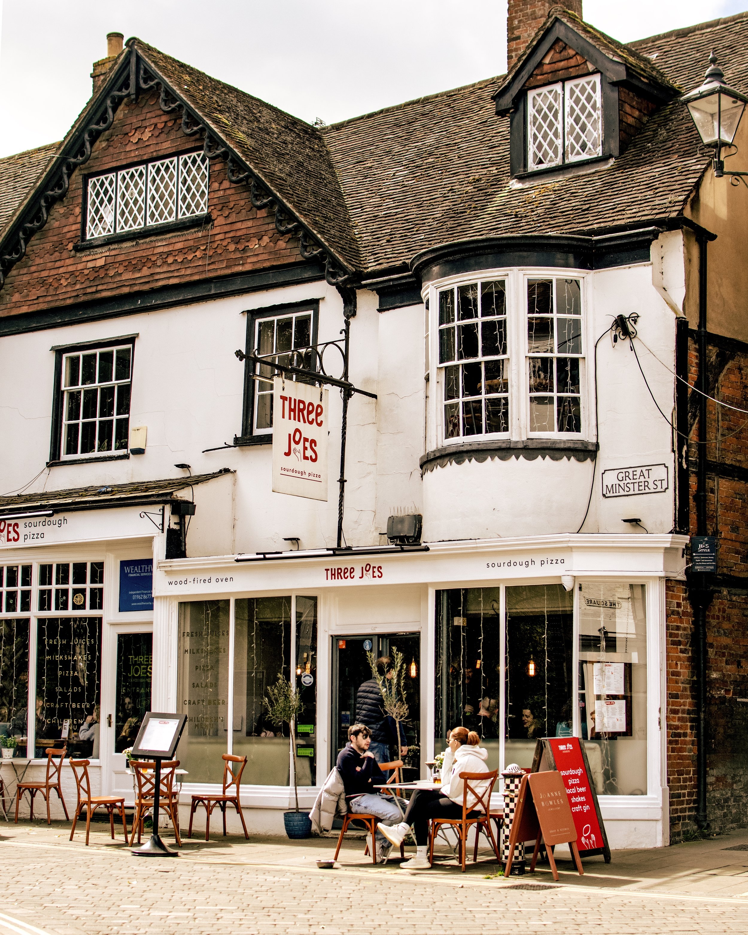 documentary exterior pizza restaurant photography.jpg
