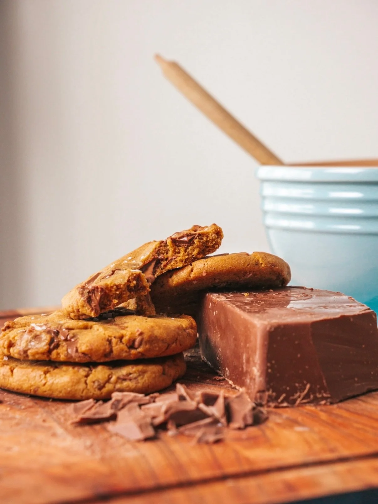 Can&rsquo;t get enough of these baked goods! Chef&rsquo;s kiss 💋 

What an incredibly talented baker. 👩&zwj;🍳 

@kris.hanras3 @krissi.kitchen 

#bake #cooking #cookies #photographer #food