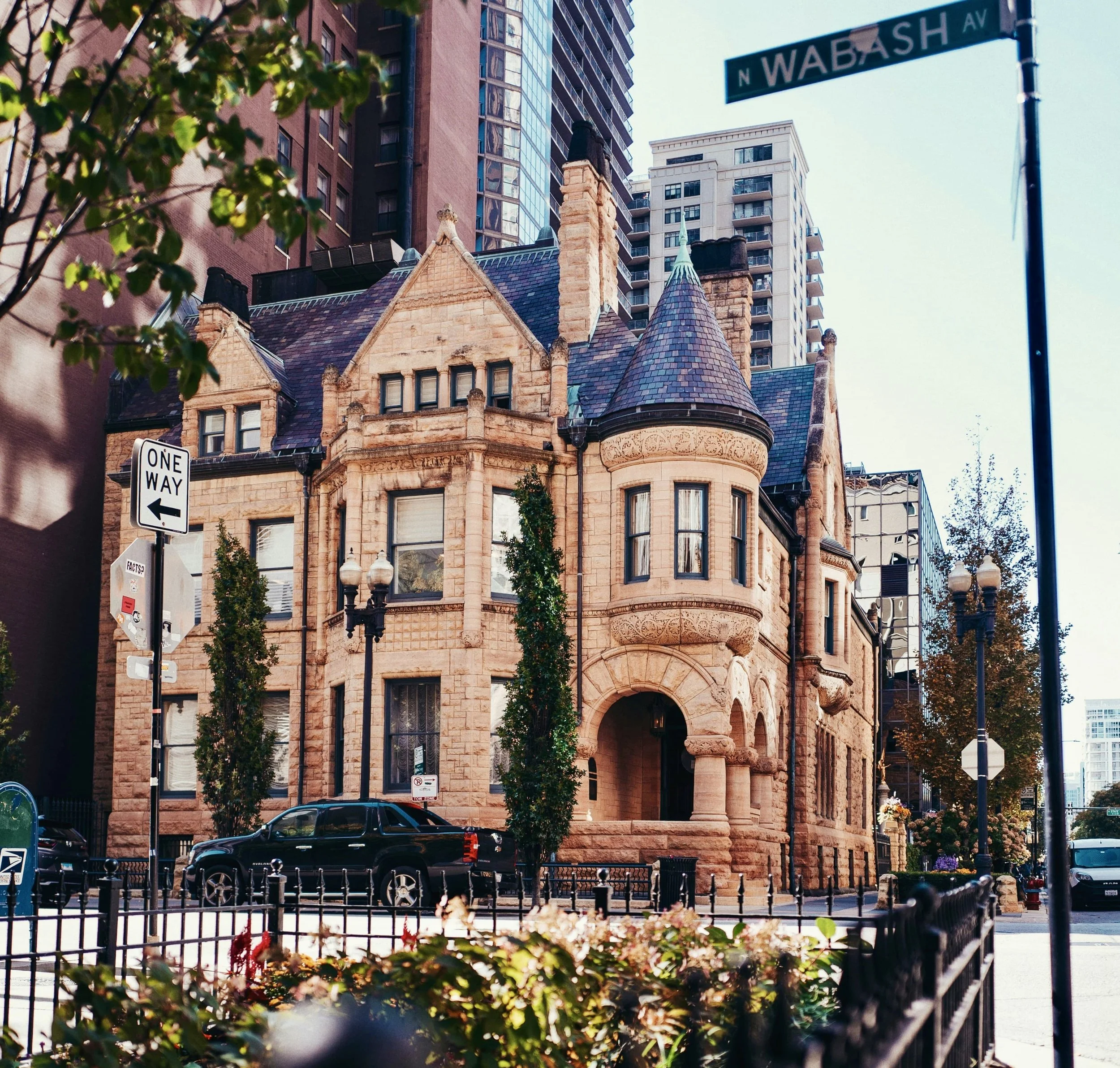 Chicago neighboorhood in the morning