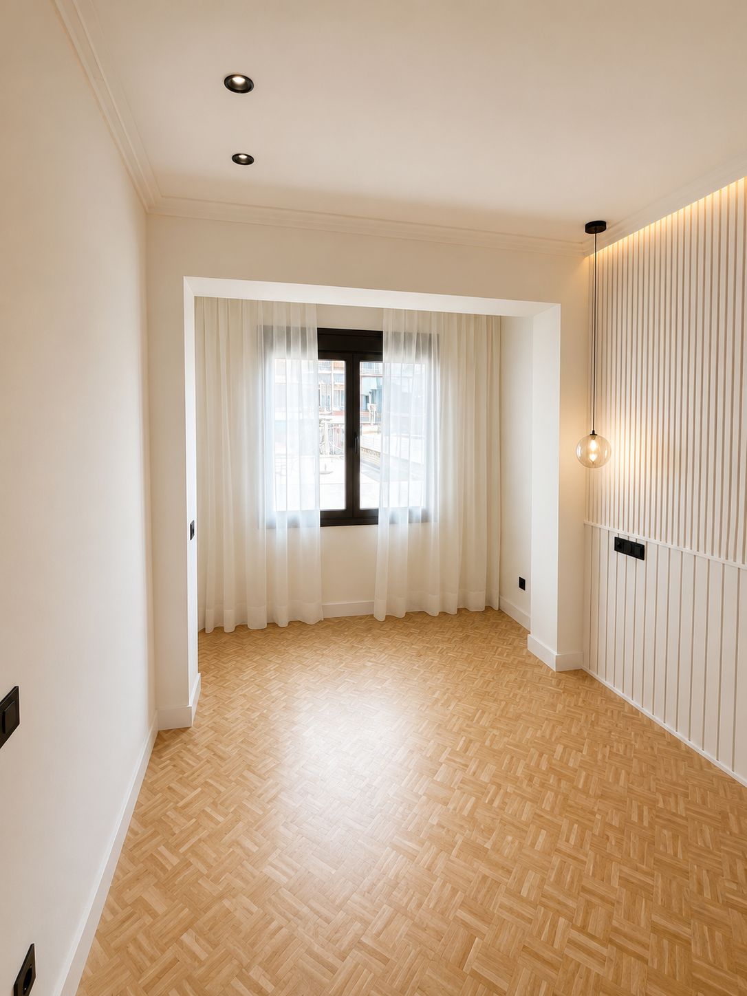 Reforma integral de dormitorio con iluminación ambiental, carpintería a medida y acabados modernos realizada por Reformas Barna Decor