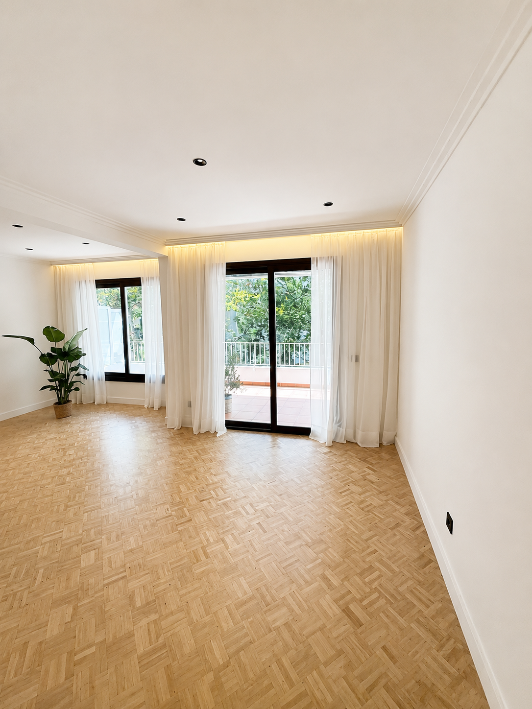 Proyecto de reforma integral de vivienda con redistribución de espacios, iluminación moderna y acabados de alta calidad en Barcelona.
