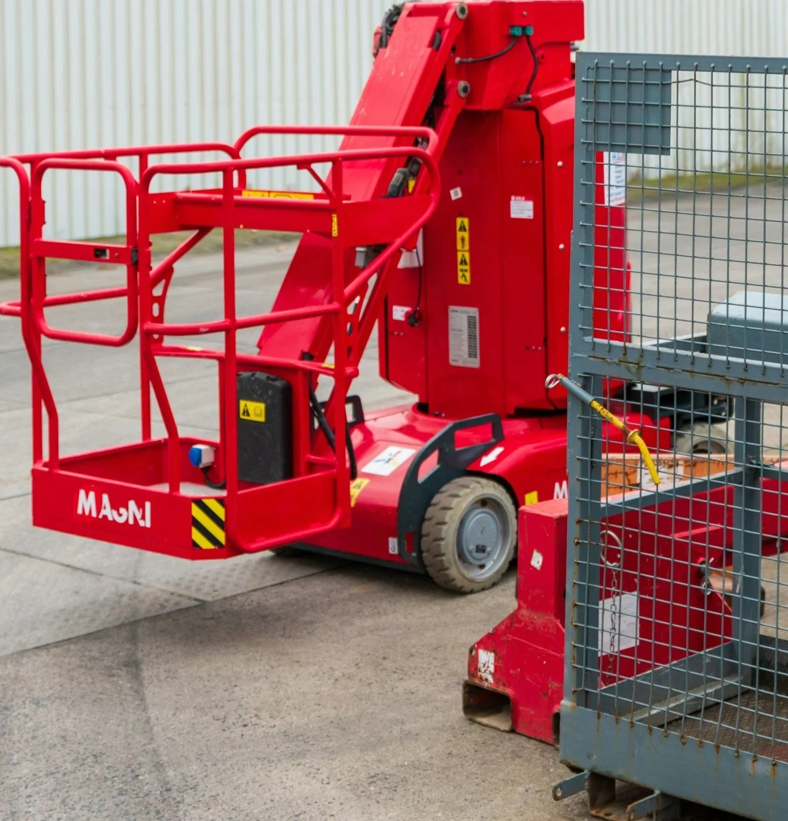 Scissor lift repair with certified technicians at Pinnacle.