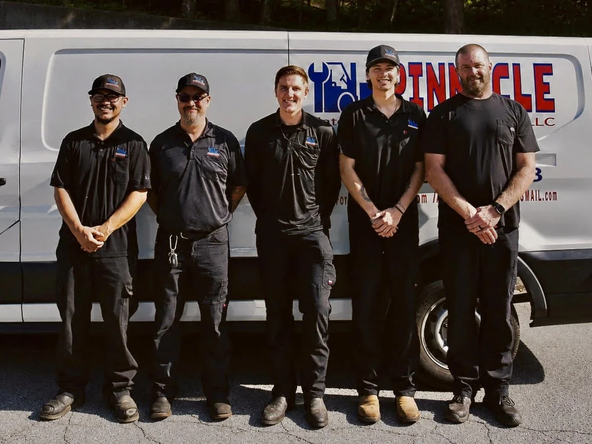 Pinnacle material handling service certified technicians group photo. Master technicians in metro Atlanta.