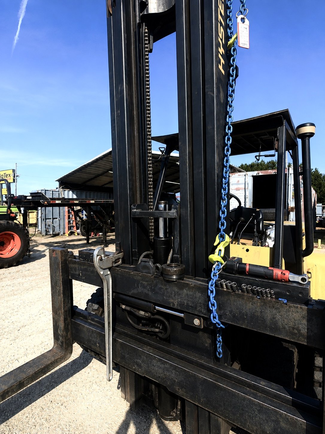 Heavy duty forklift repair, engine and chain service repair.