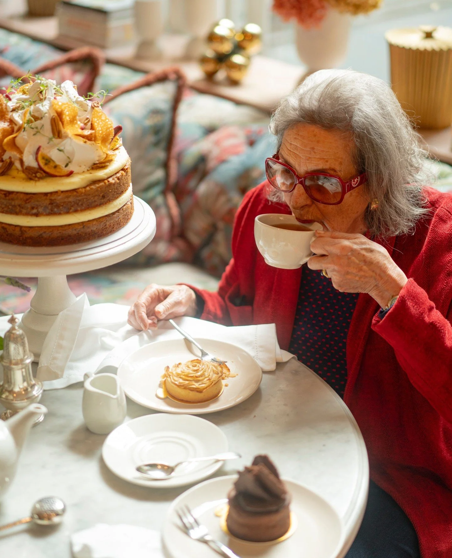 Good style is timeless, whatever the occasion. Bring your mum or a favourite aunt for an elegant Parisienne-style tea and cake treat.⁠
⁠
#teatime #cake #leparc