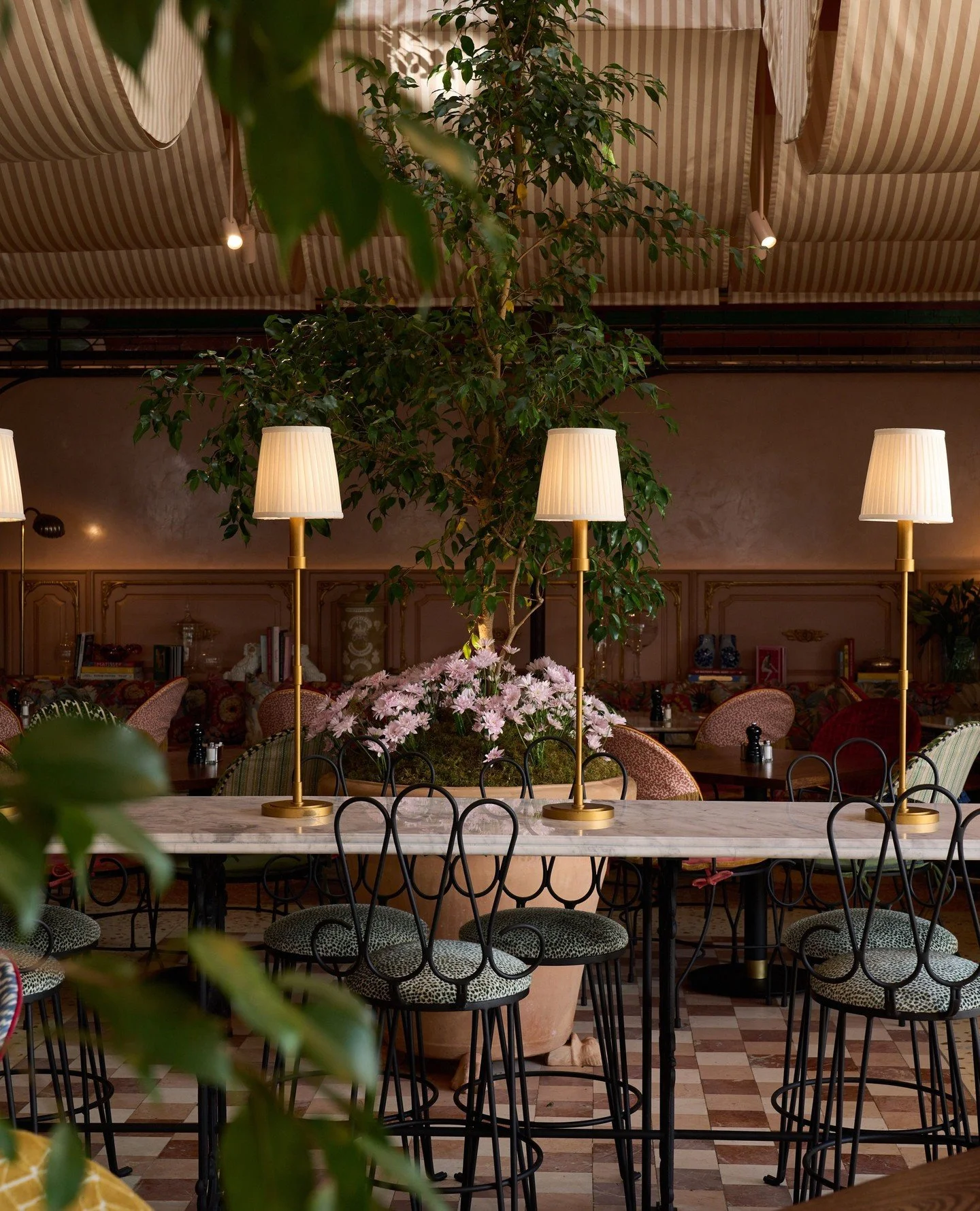 A lovely spot to meet with a friend for a coffee, a cocktail, or a meal, and indulge in a spot of people watching.⁠
⁠
#coffeedate #friends #leparc