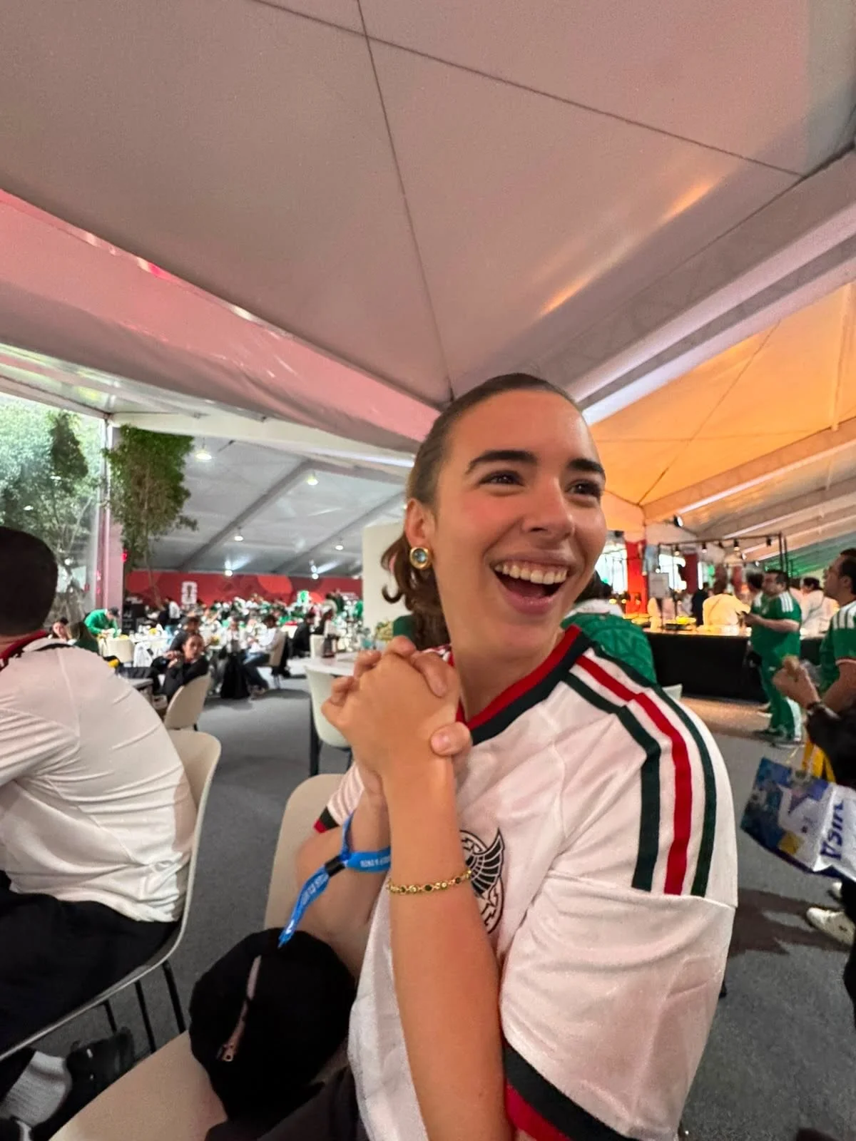 100% Paname&ntilde;a, 100% Mexicana ❤️⚽️🇲🇽 vivan los tacos y el pa&iacute;s que me rob&oacute; mi coraz&oacute;n, me dio una familia y el lugar al que llamo hogar 

Espero que crean en la magia porque como quedamos en el partido con los mejores bol