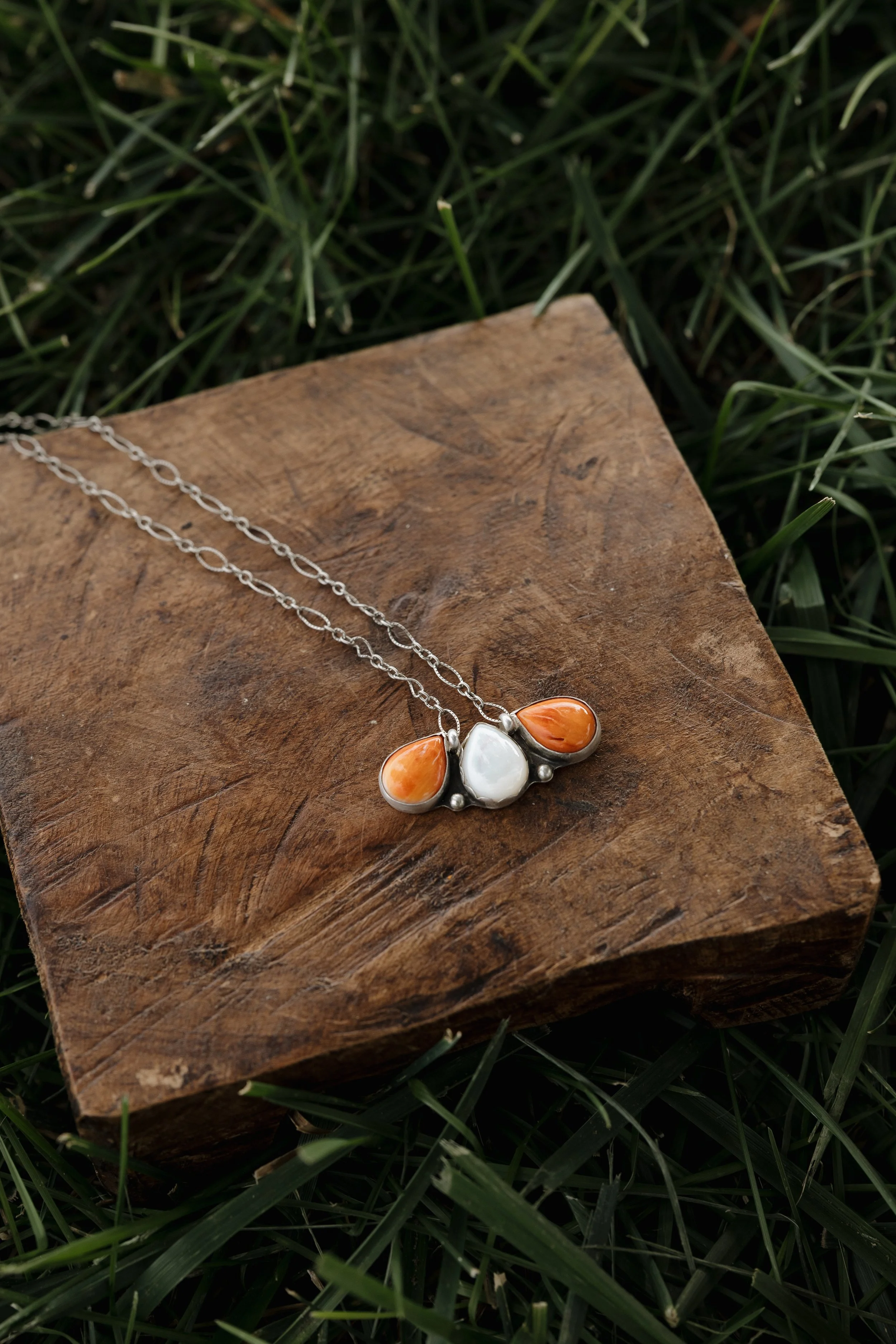 orange spiny MOP necklace.JPEG