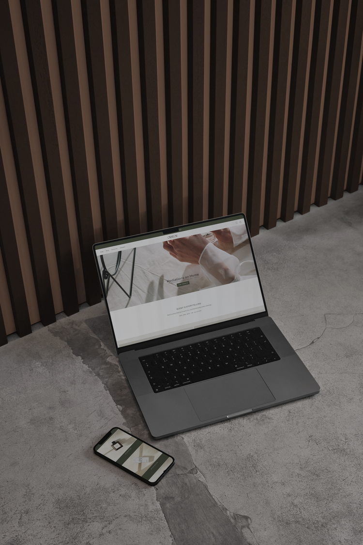 Akoya_Studio_Macbook_Mockup_07.png