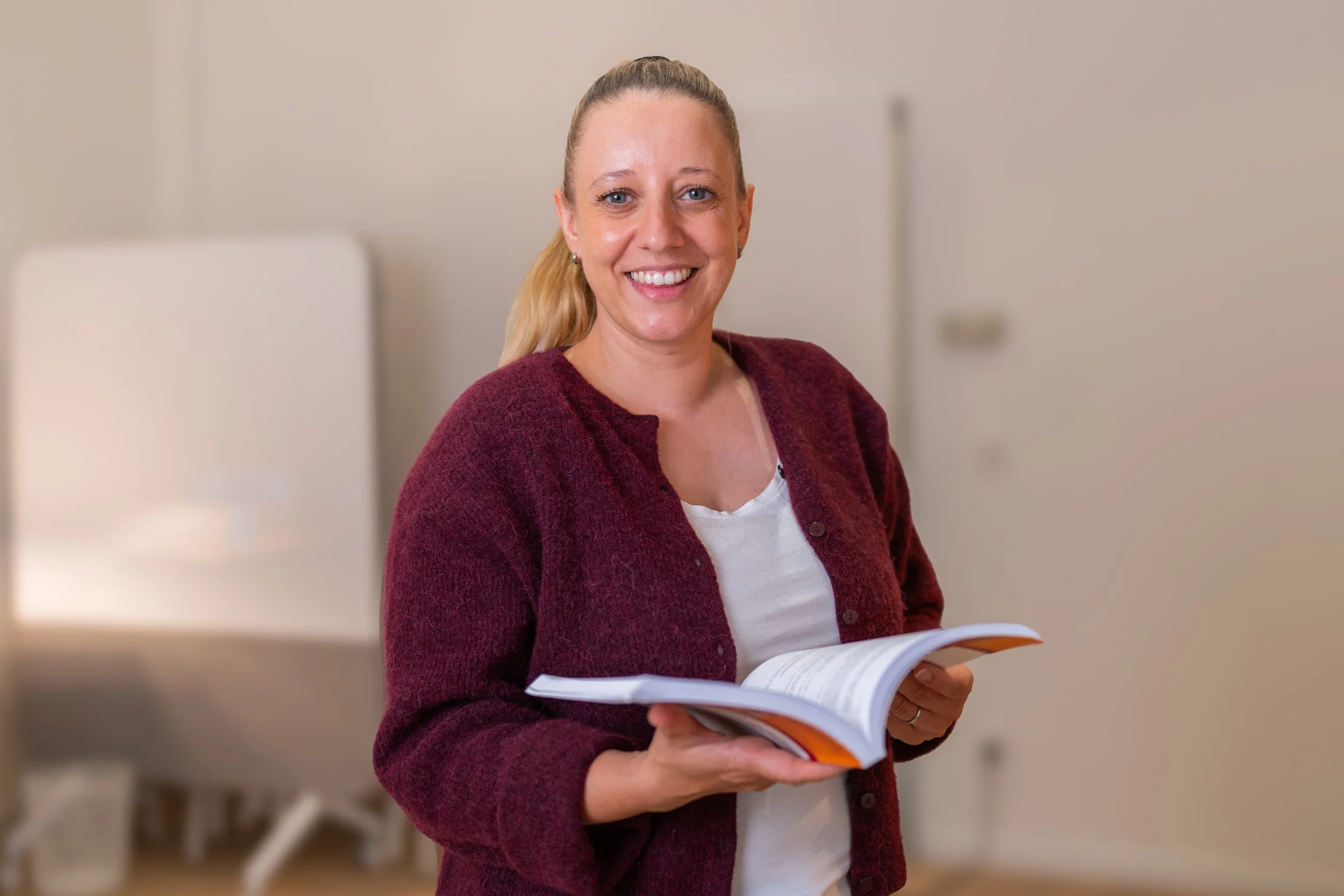 Psychotherapeutin und Psychoonkologin Sandra Hahn in ihrer Praxis (Foto: Tobias Härtel)