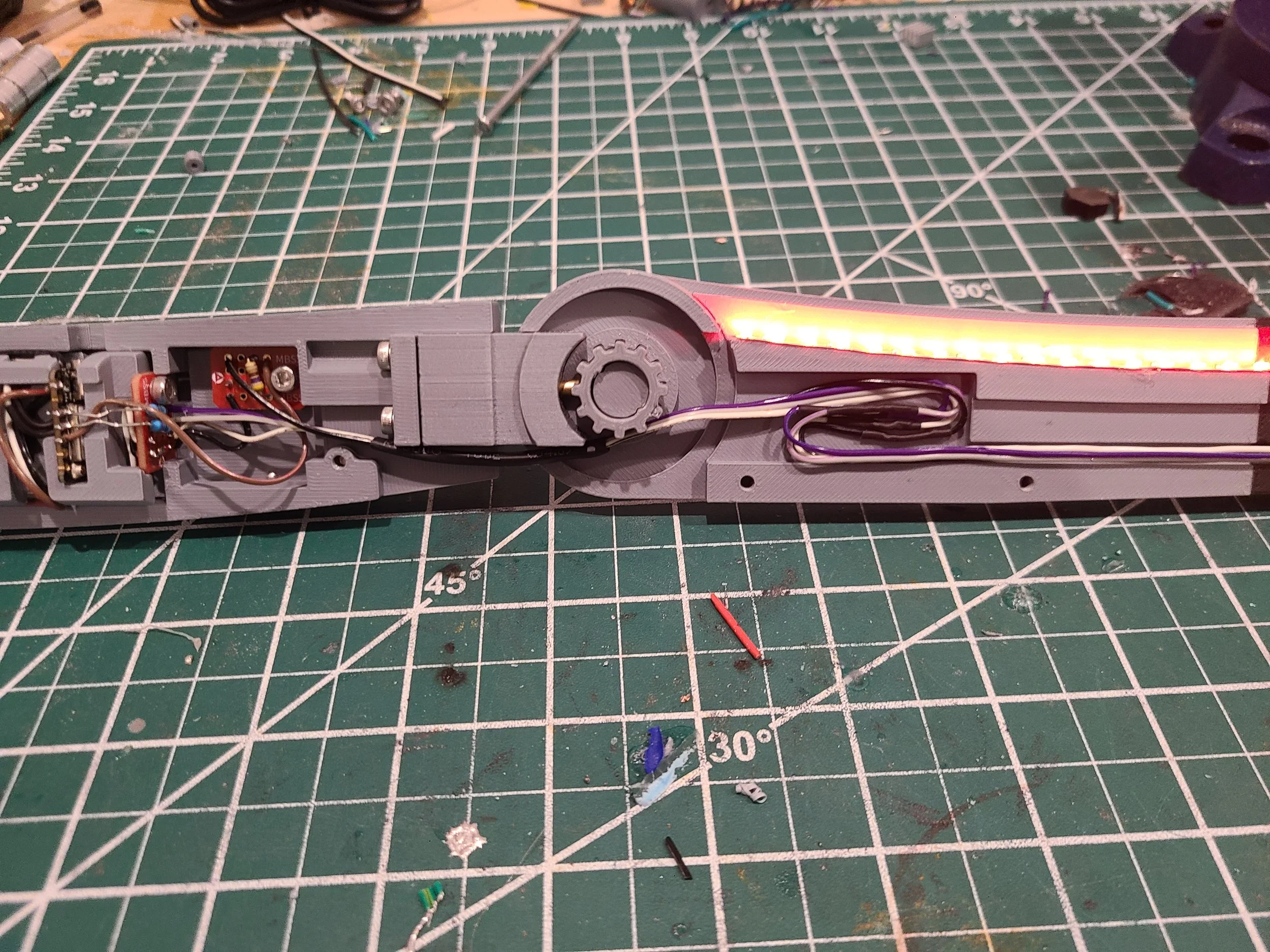 Predator Badlands Sword: Utilizes a two-position lock to mimic the transforming mechanism seen in the film, featuring LED lighting controlled by an ESP32-C3.