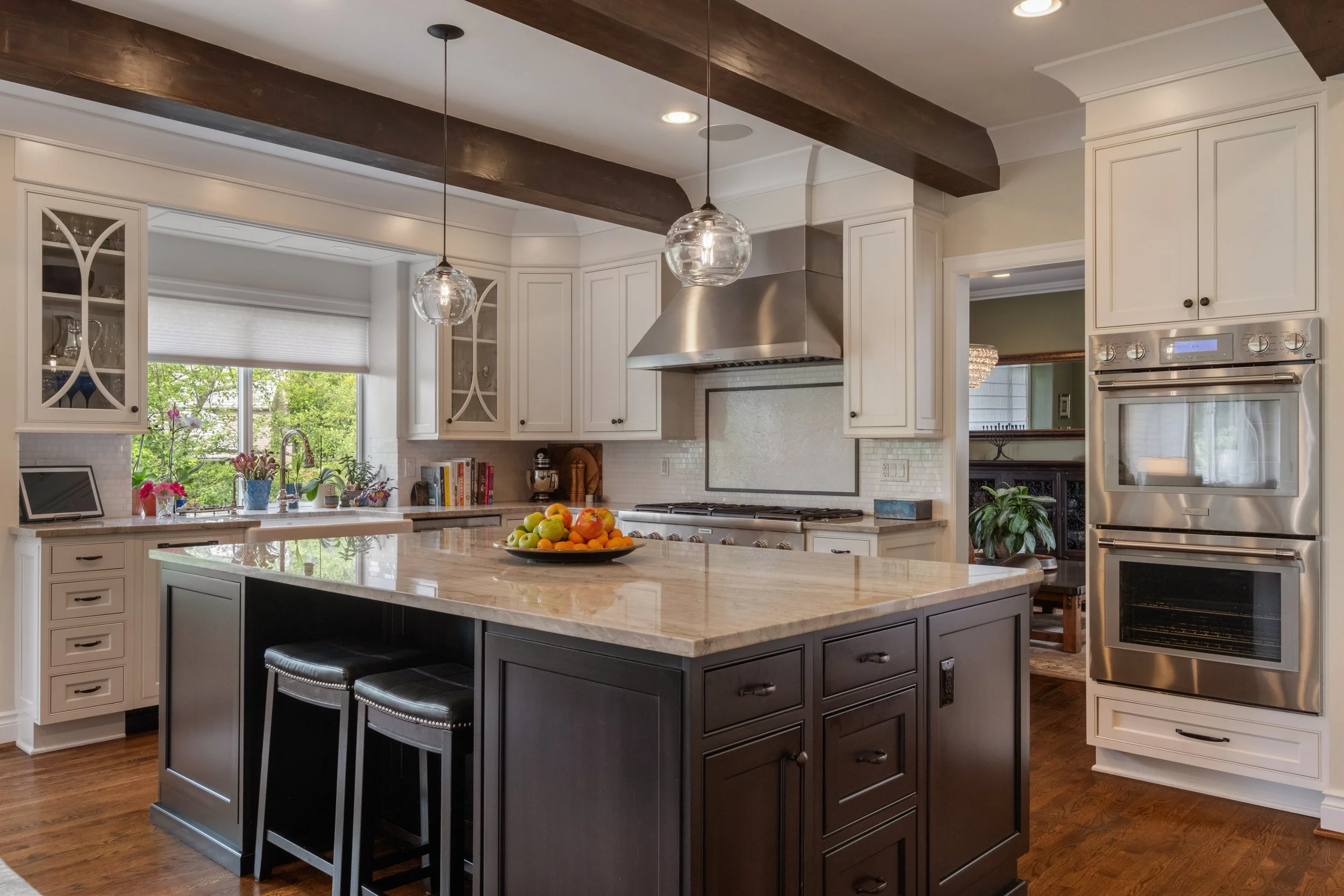 Luxury kitchen remodel at the Westview Home on Mercer Island, WA, showcasing the exceptional craftsmanship and quality that homeowners experience with F&M Construction & Remodeling.