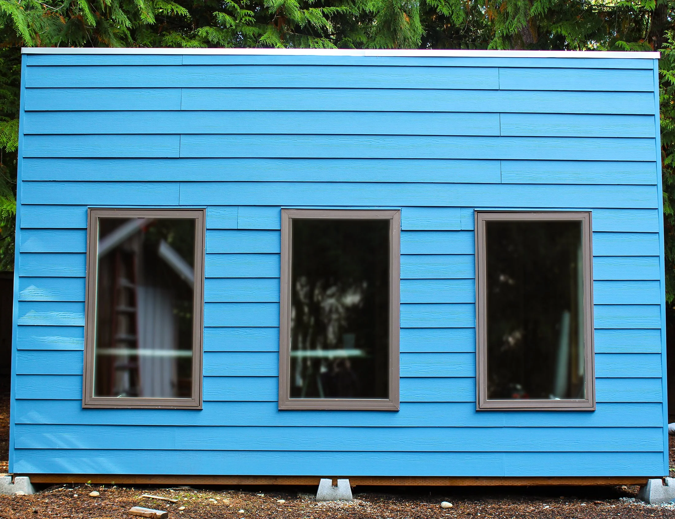 Energy-efficient window installation for a custom detached accessory dwelling unit (DADU) in Bellevue, WA by F&M Construction & Remodeling, building high-quality backyard homes across Bellevue, Seattle, and the Eastside.