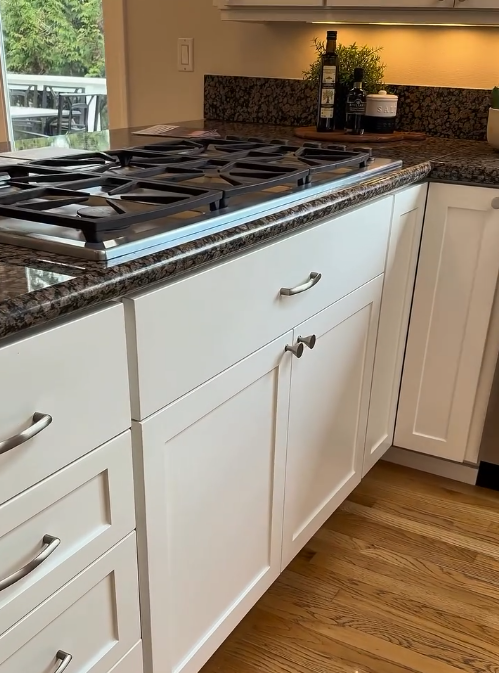 Kitchen New Gas Stove Cabinets Drawers.png