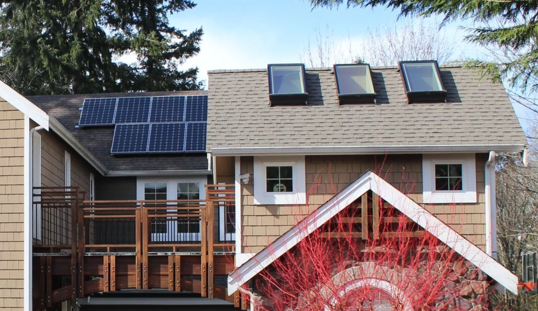 Shingle roof replacement on a home with solar panels by F&M Construction & Remodeling in Sammamish, WA, serving Bellevue, Seattle, and the Eastside.