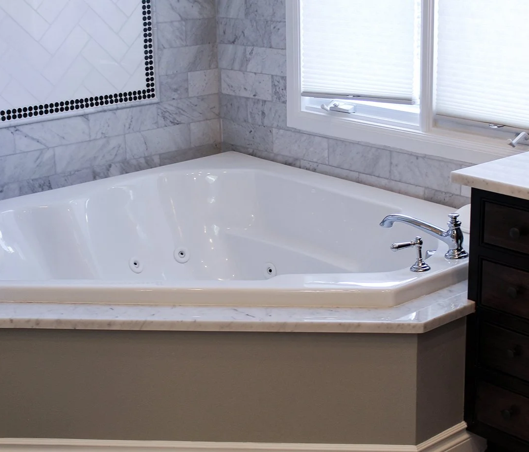 Custom jetted bathtub installation by F&M Construction & Remodeling in Mercer Island, WA, serving Bellevue, Seattle, and the Eastside.