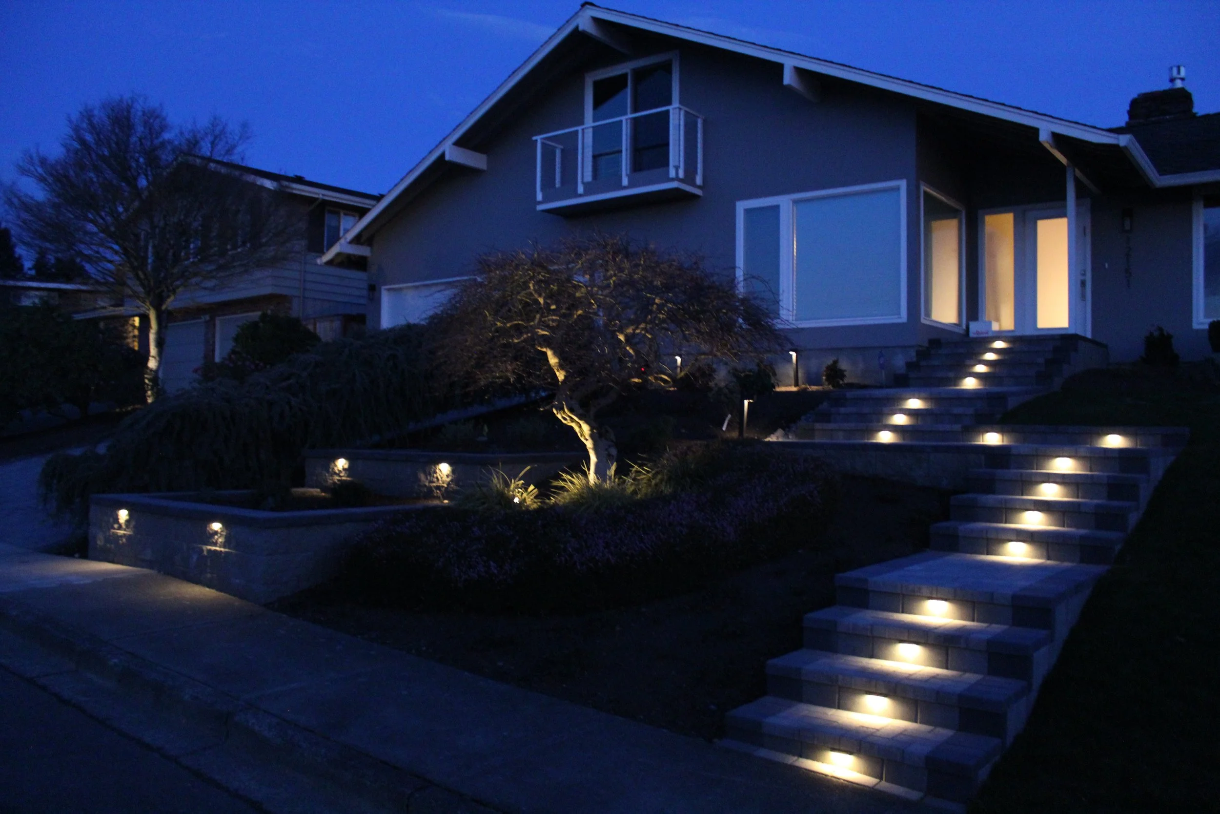 Landscape lighting installation completed by F&M Construction & Remodeling in Bellevue, WA, featuring custom exterior lighting, illuminated walkways, and luxury outdoor living spaces throughout Bellevue, Seattle, and the Eastside.