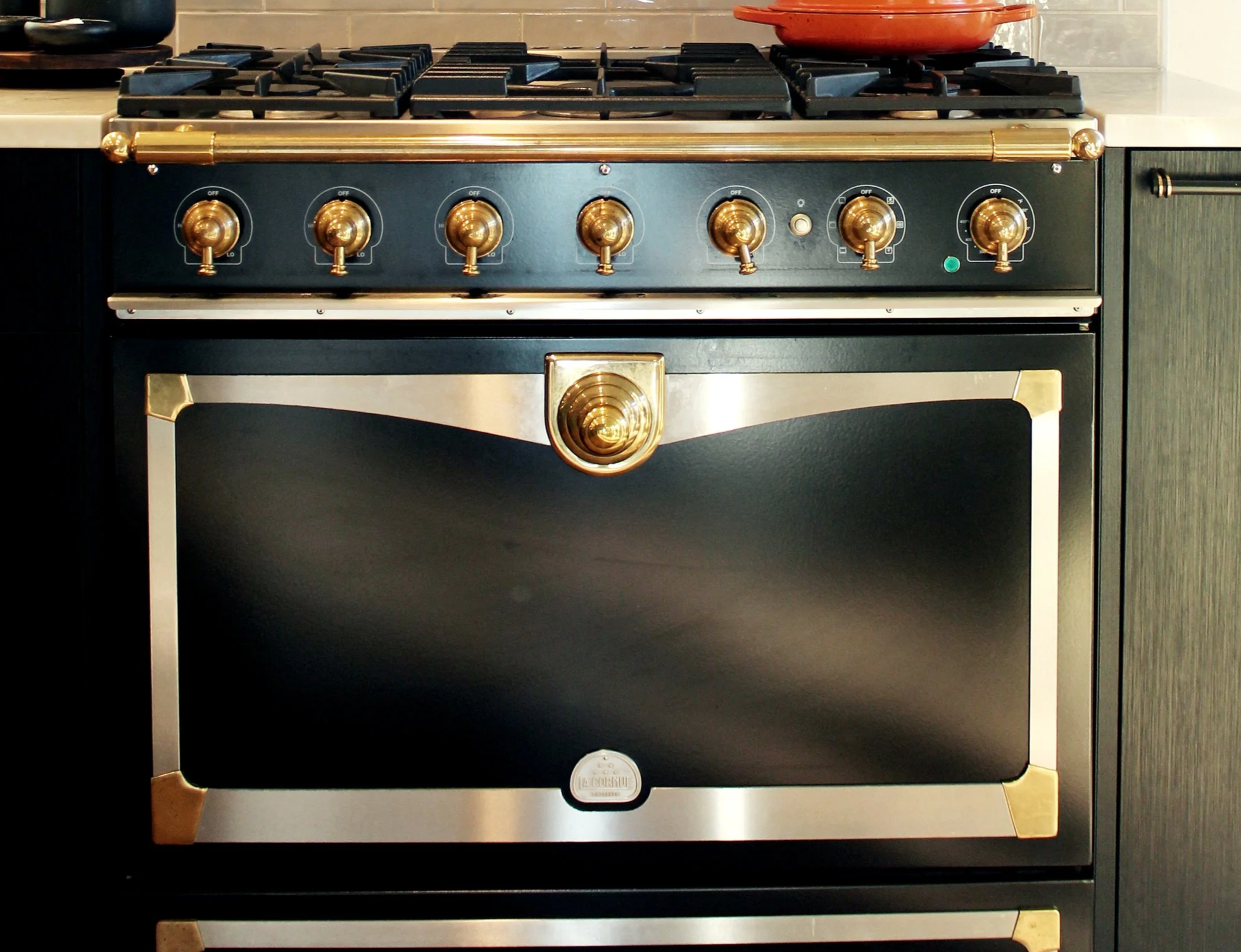 Luxury outdoor kitchen by F&M Construction & Remodeling in Kirkland, WA, serving Bellevue, Seattle, and the Eastside.