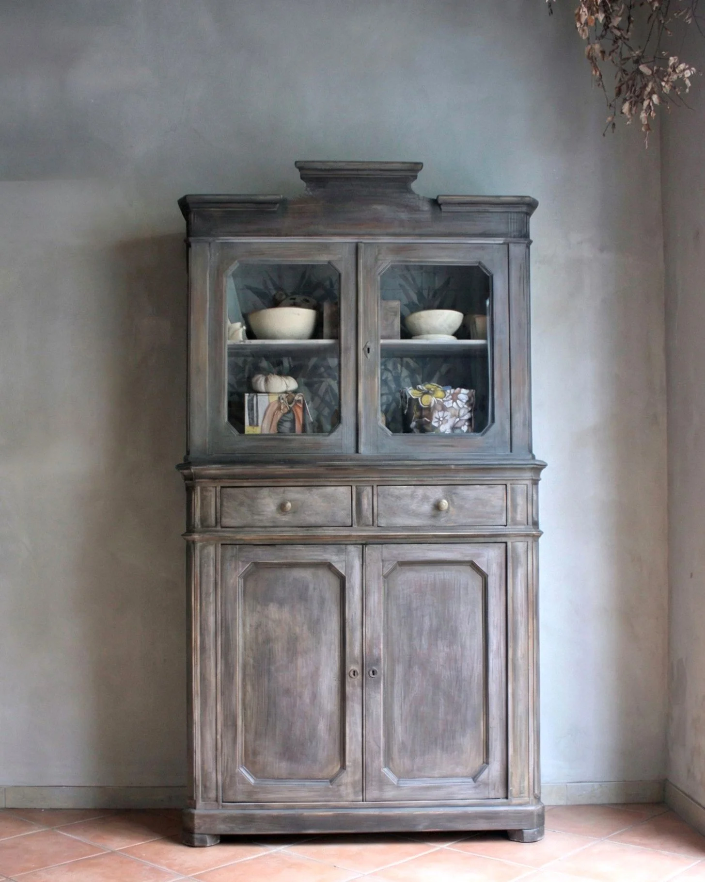 Laura Piacquadio, Dequoration, 2024 credenza dipinta.jpg