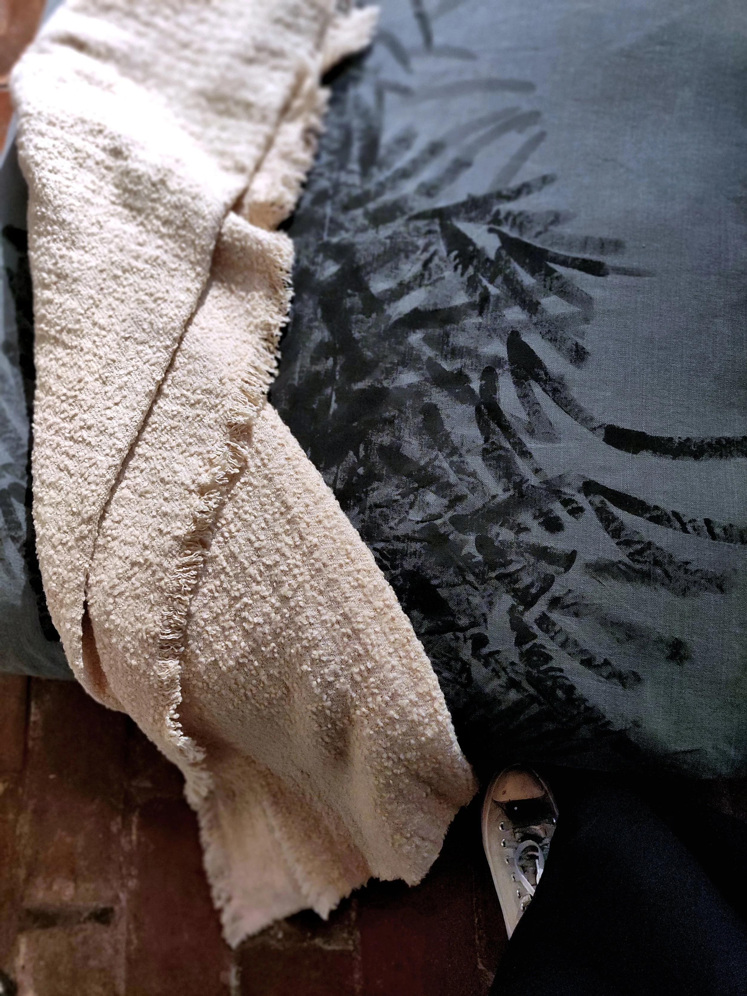 Laura Piacquadio, Milano, pouf e coperta.jpg