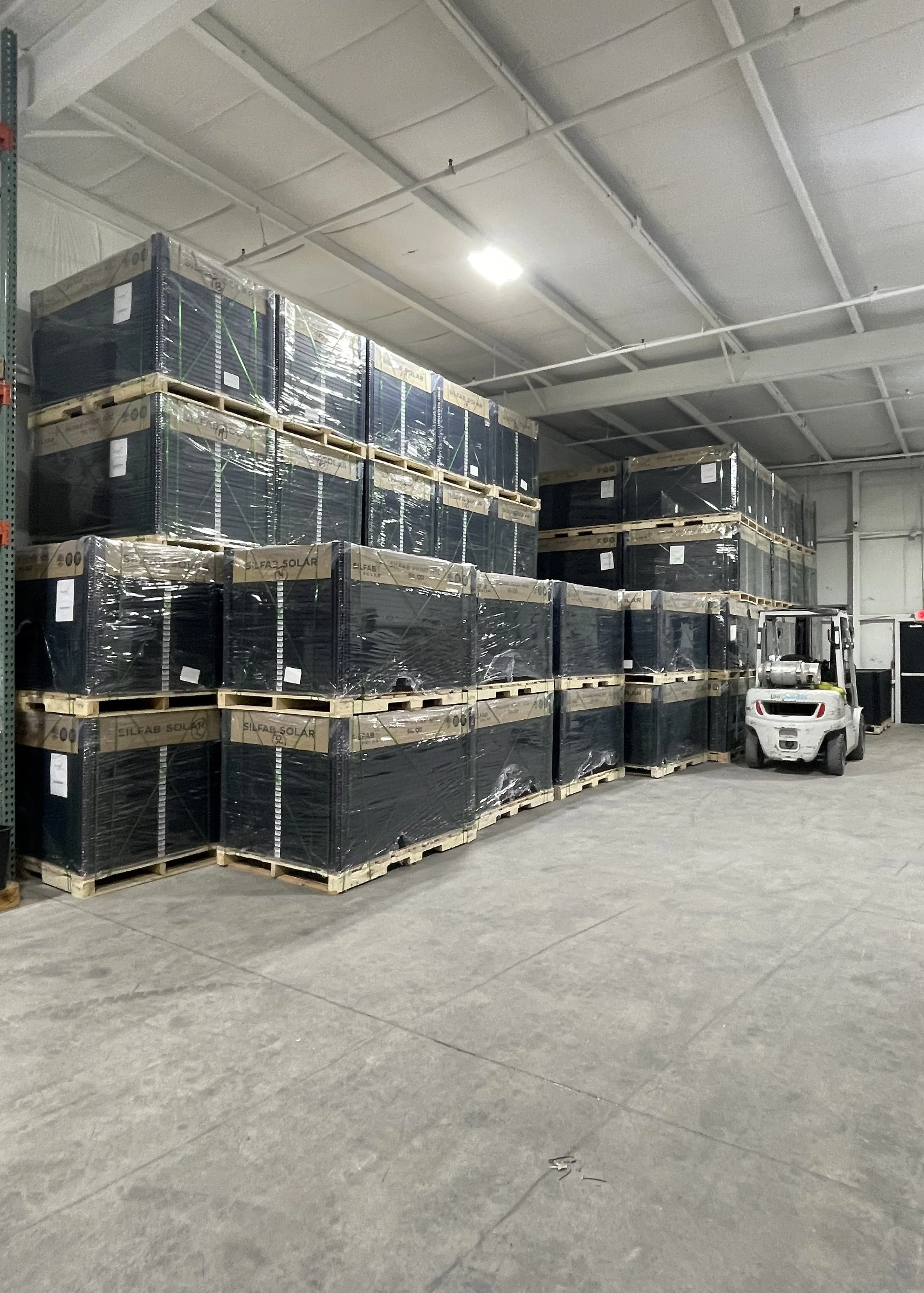 Warehouse storing palletized solar panels demonstrating organized inventory management and warehouse operations by Elite Inventory & Warehouse Solutions.