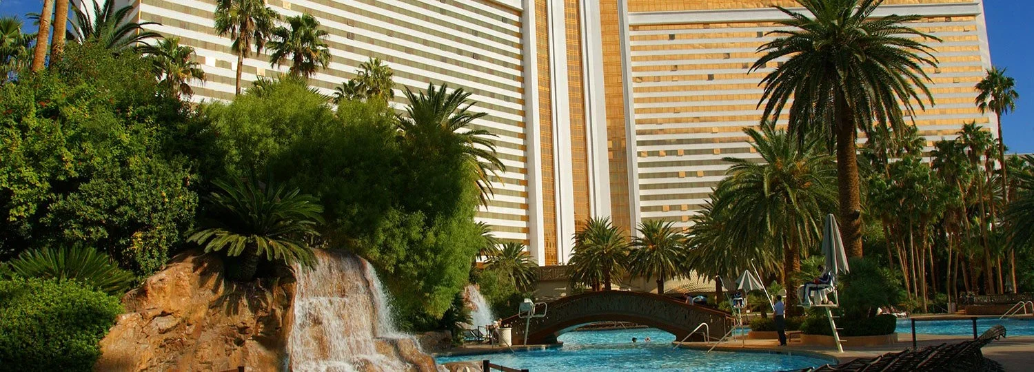 mirage-commercial-pool-las-vegas.webp