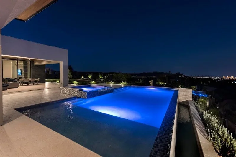 luxury-infinity-pool-night-las-vegas.webp