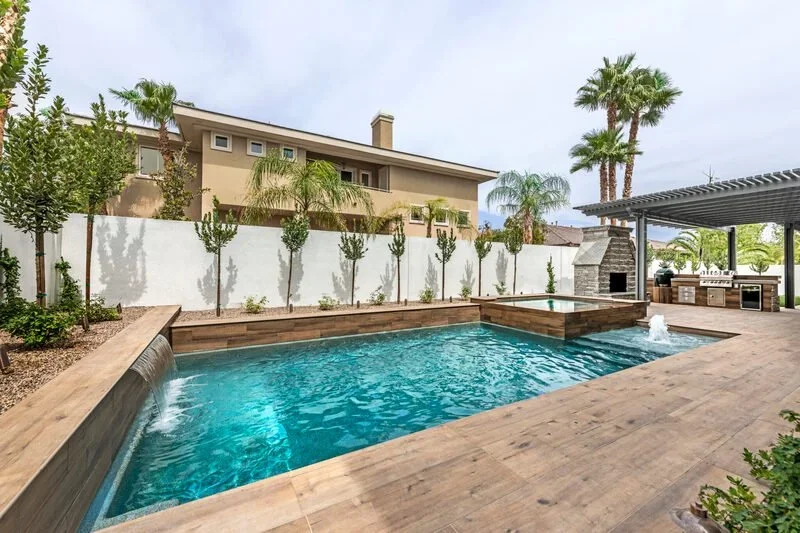 residential-pool-water-features-las-vegas.webp