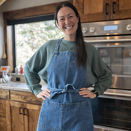 denim apron model.png