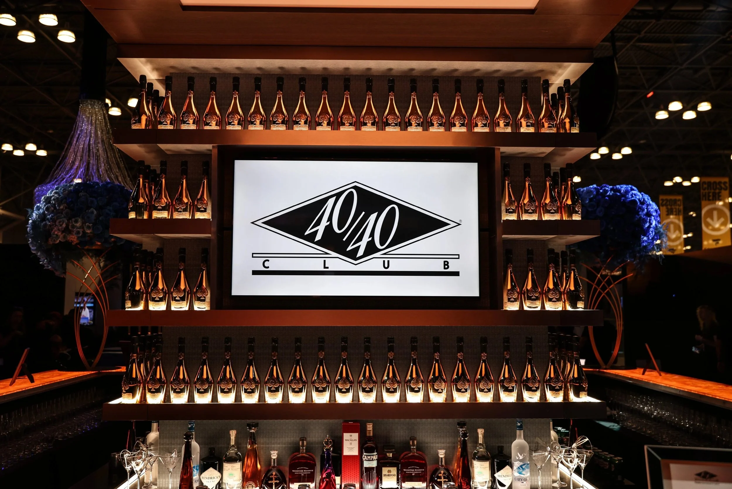 The+40%3A40+Club+at+Fanatics+Fest+-+Bar+Wide.jpg