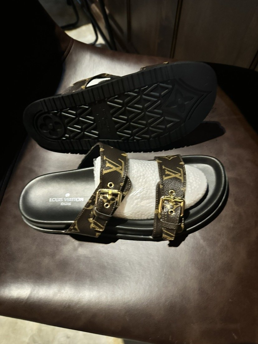 lvsandals.jpg