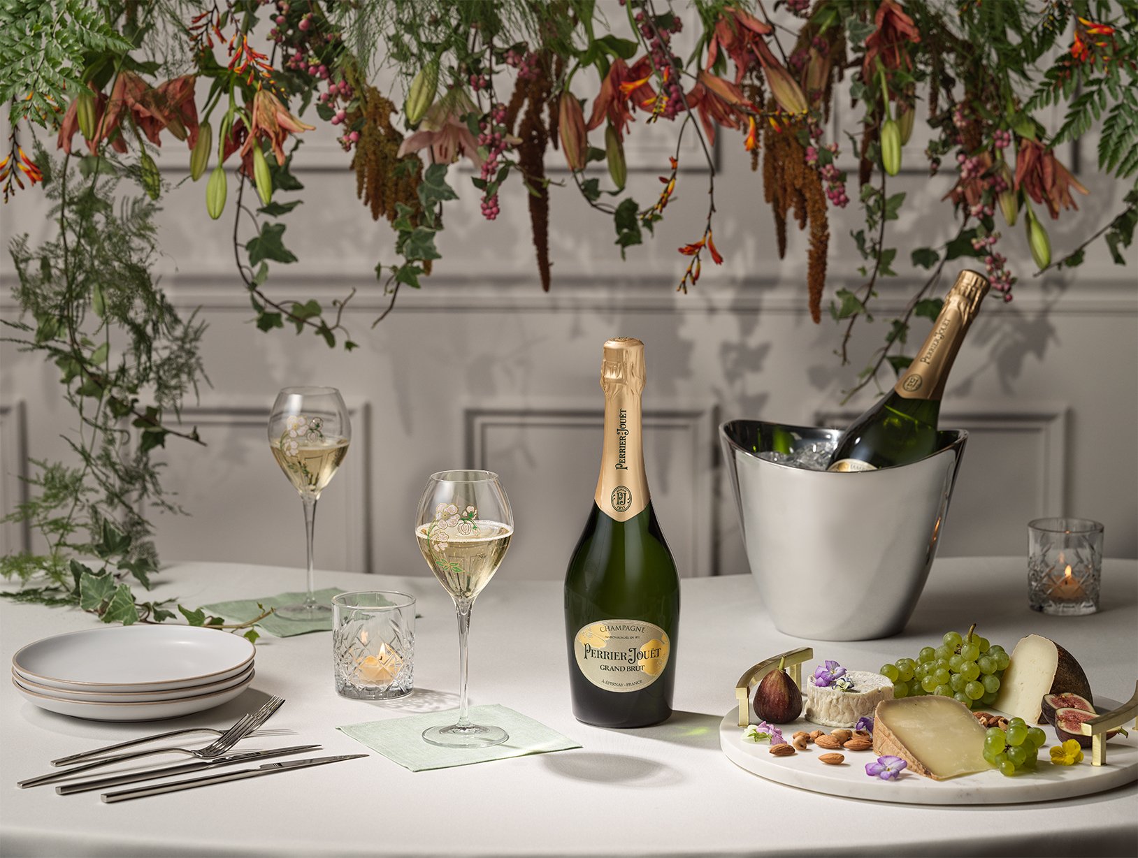736882_FY24_PerrierJouët_YearlyKeyOccasions_HolidayEntertaining_0774.jpg