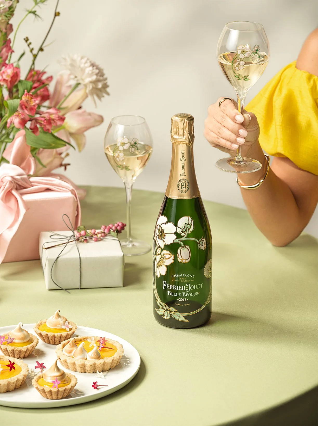 736882_FY24_PerrierJouët_YearlyKeyOccasions_MothersDay_0916.jpg