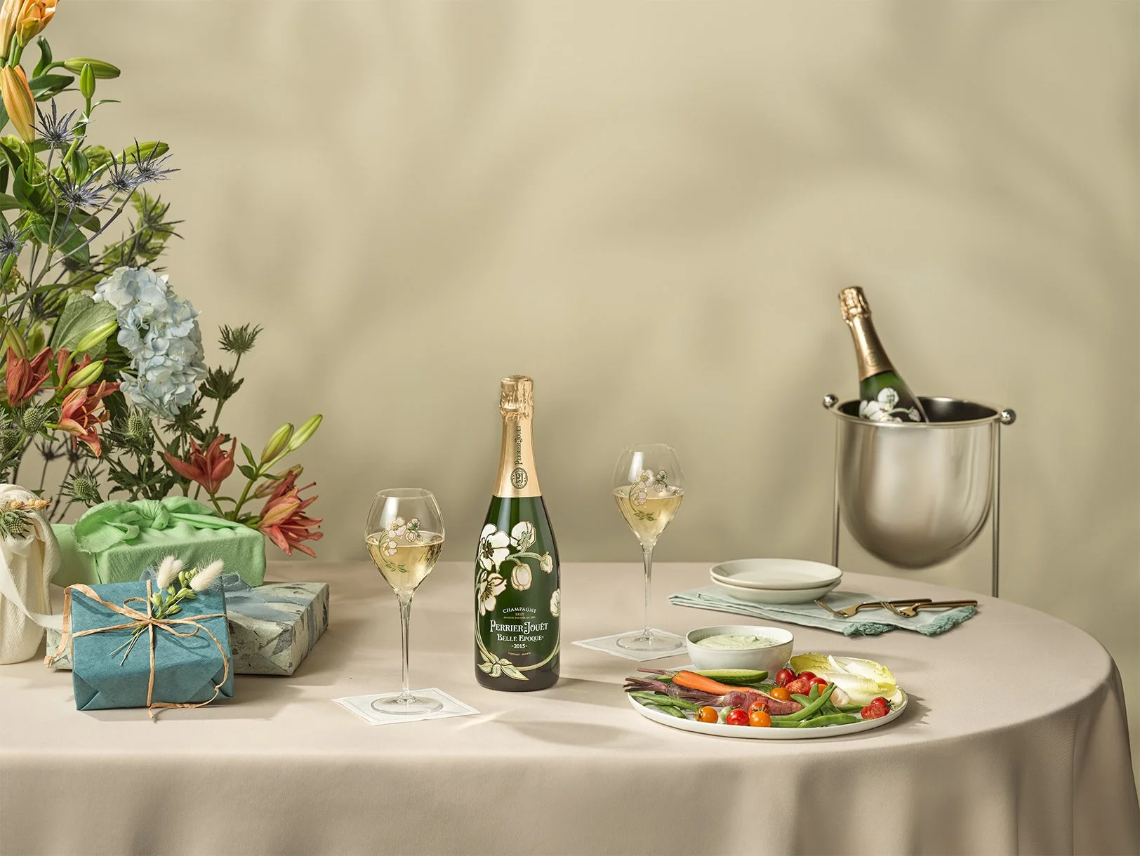 736882_FY24_PerrierJouët_YearlyKeyOccasions_GiftingGraduation_1086.jpg