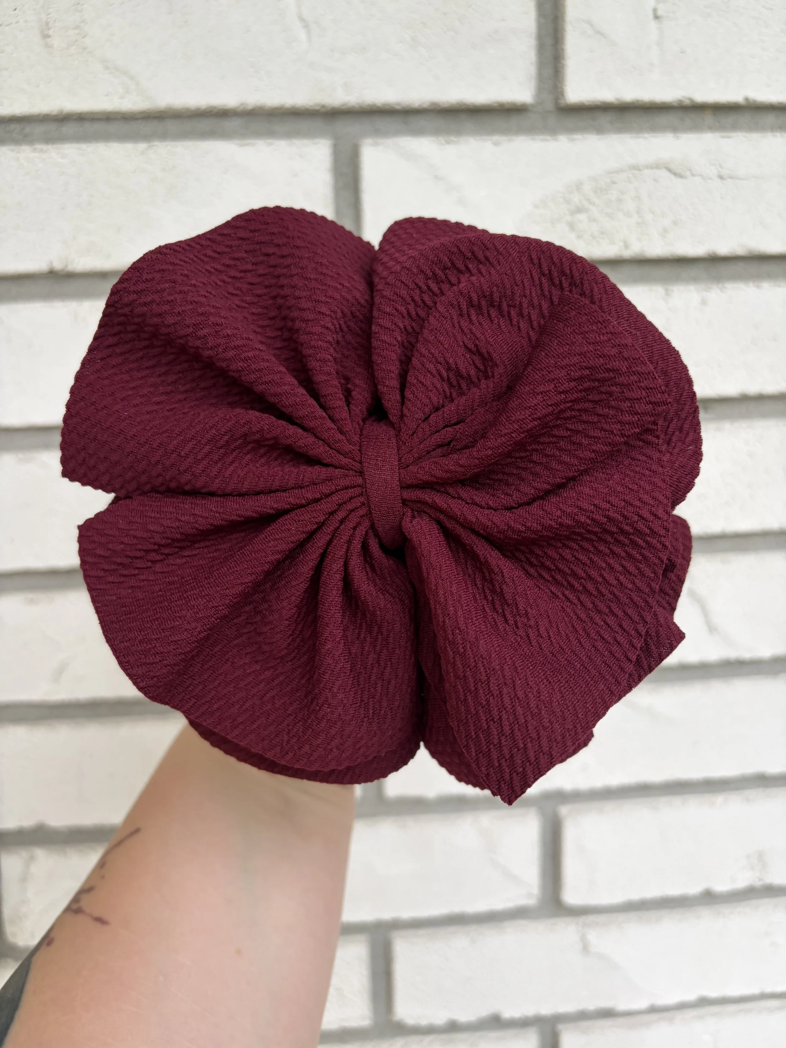 Oversized 6 inch Maroon Shredded clip