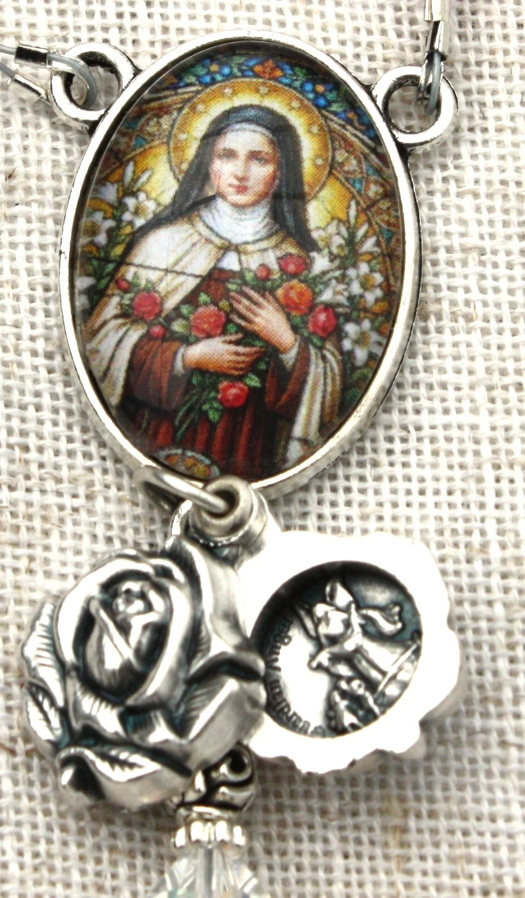 Faith in BLoom-Centerpiece and open rose charm.JPG