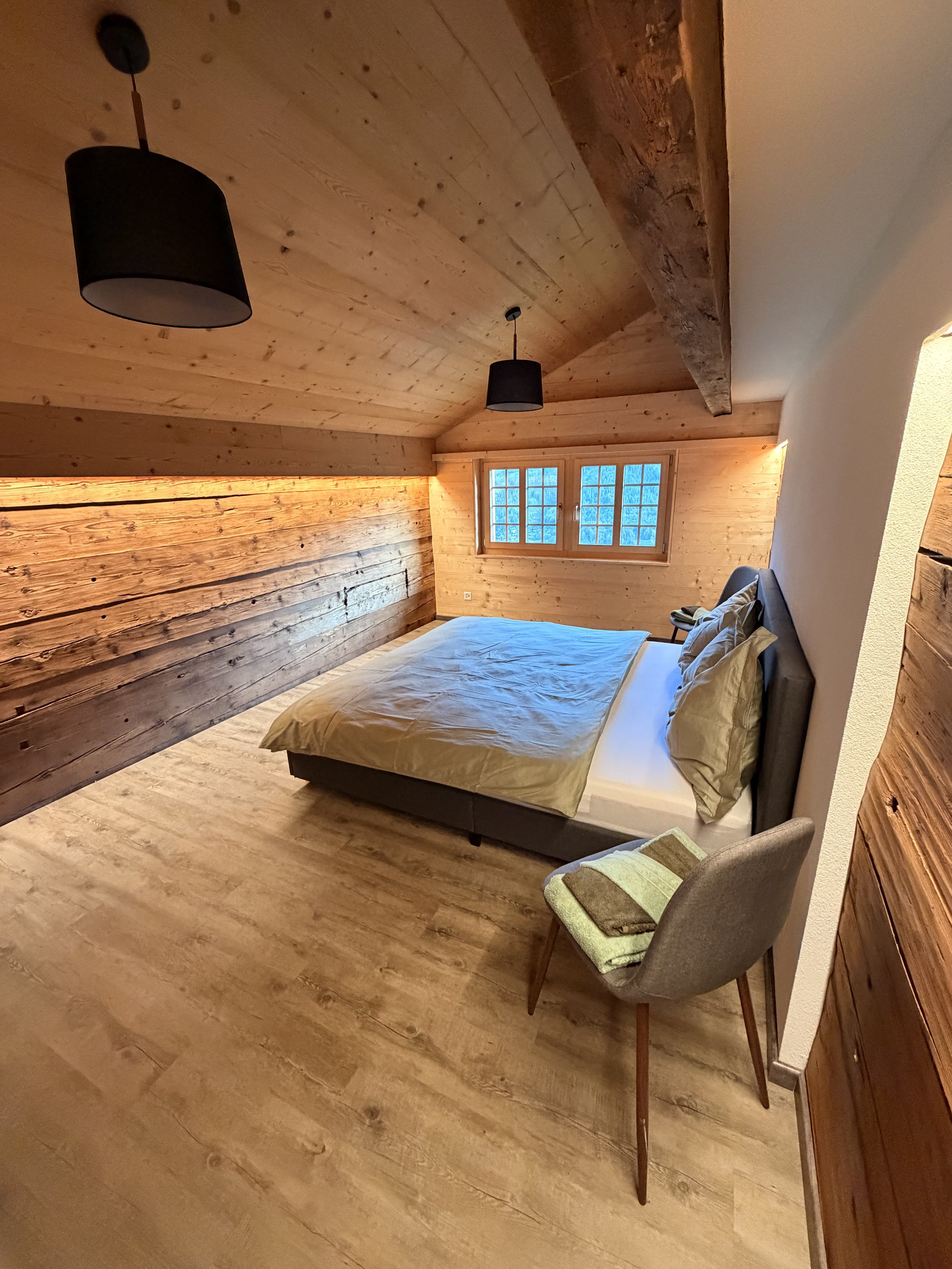 Schlafzimmer mit Doppebett