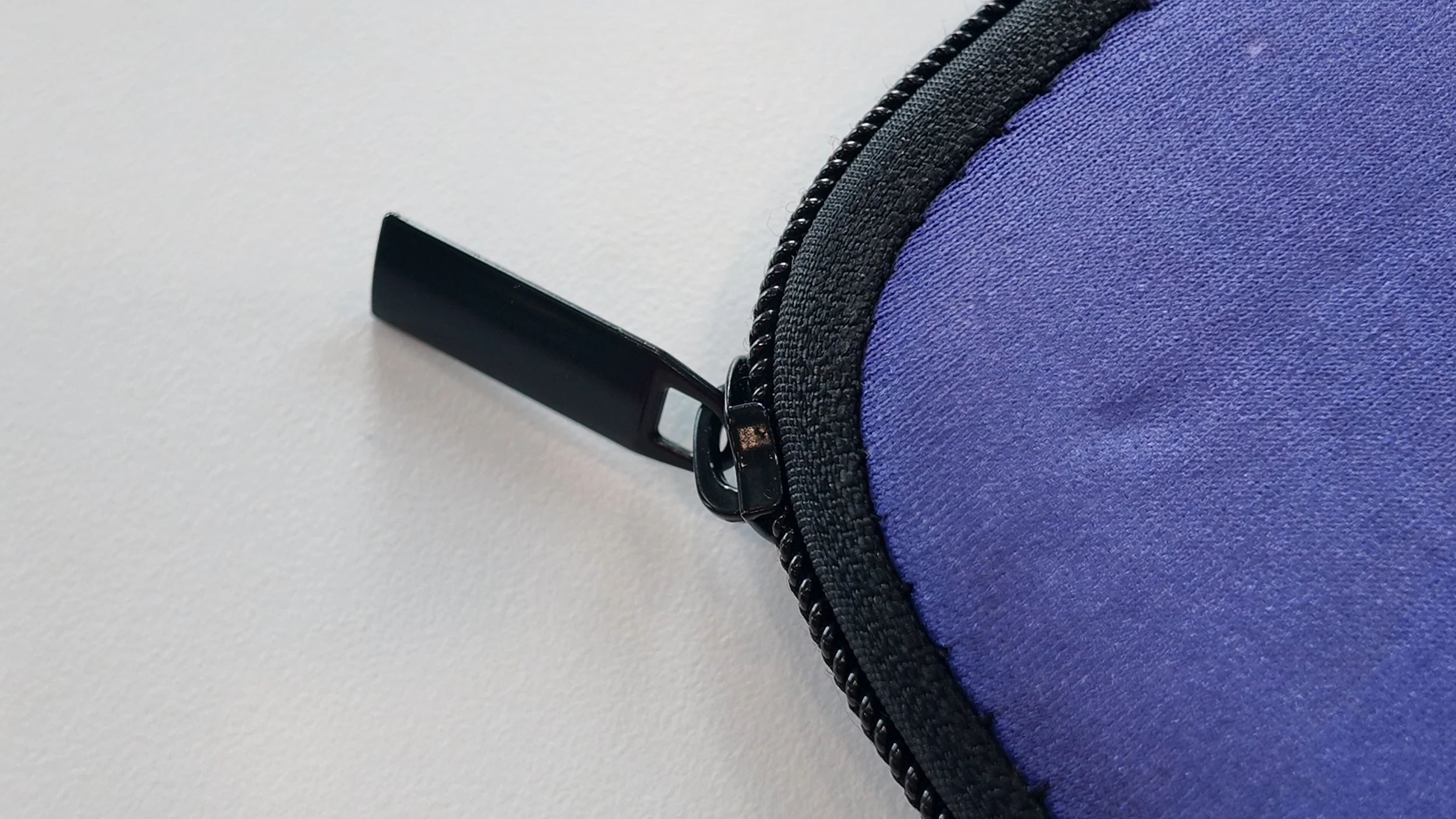 laptop sleeve close up corner.jpg