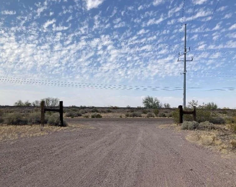 East Dateland Road entrance.