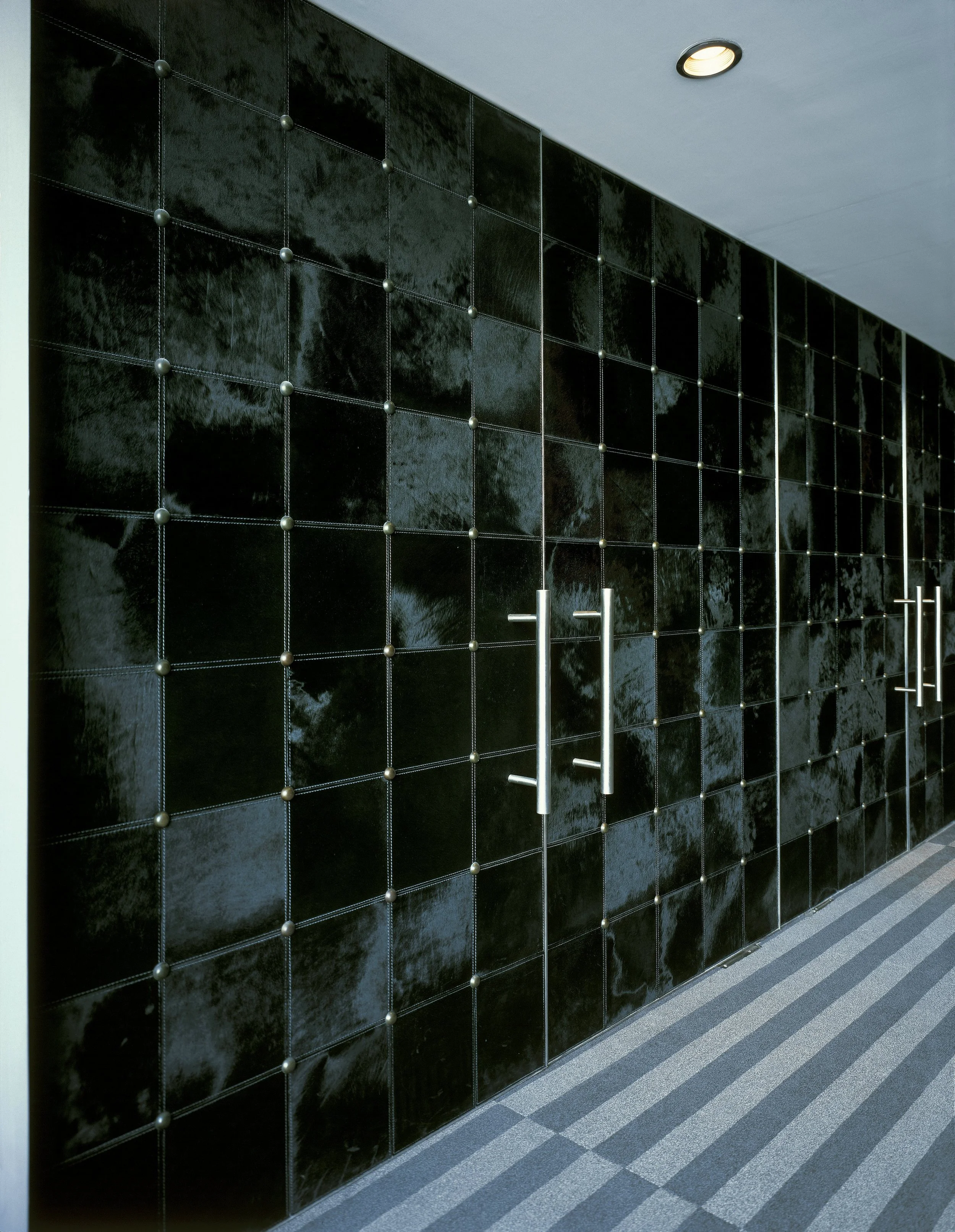 Puertas entrada salones_1.jpg