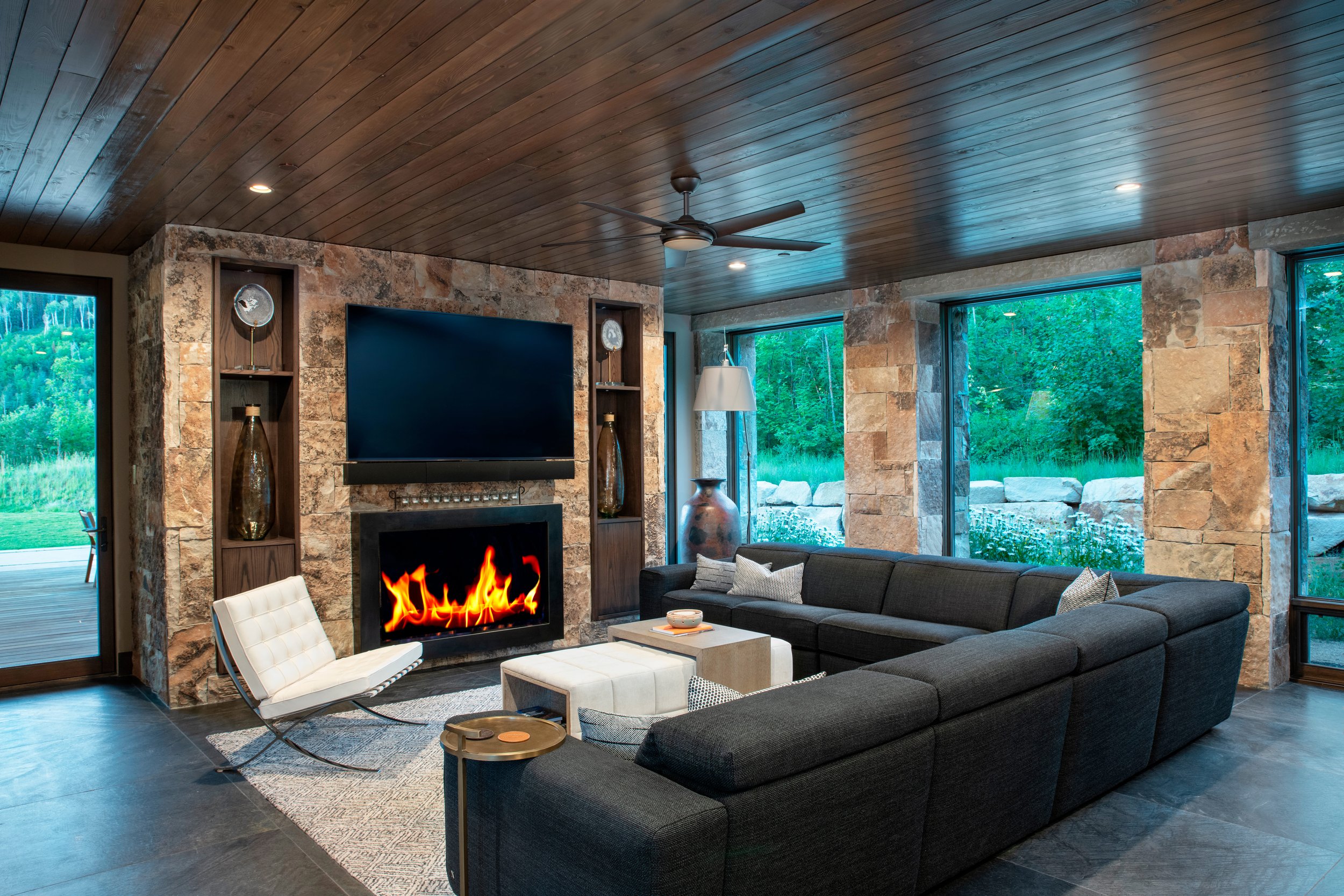 Estudio de televisión en Residencia Park City con chimenea